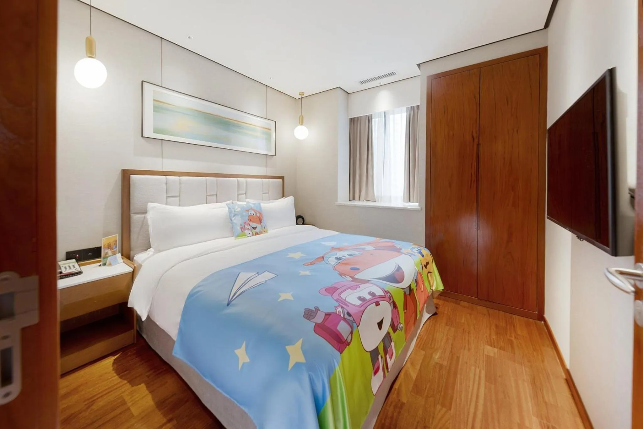 Photo of the whole room, Bed in Holiday Inn Suites Xi'an High-Tech Zone by IHG