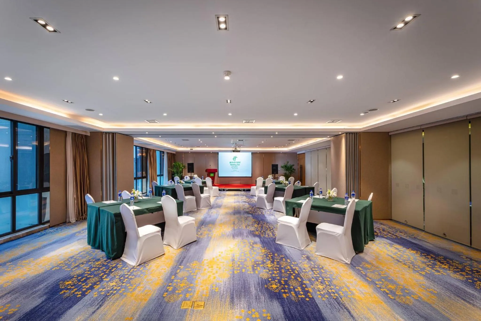 Meeting/conference room in Holiday Inn Suites Xi'an High-Tech Zone by IHG