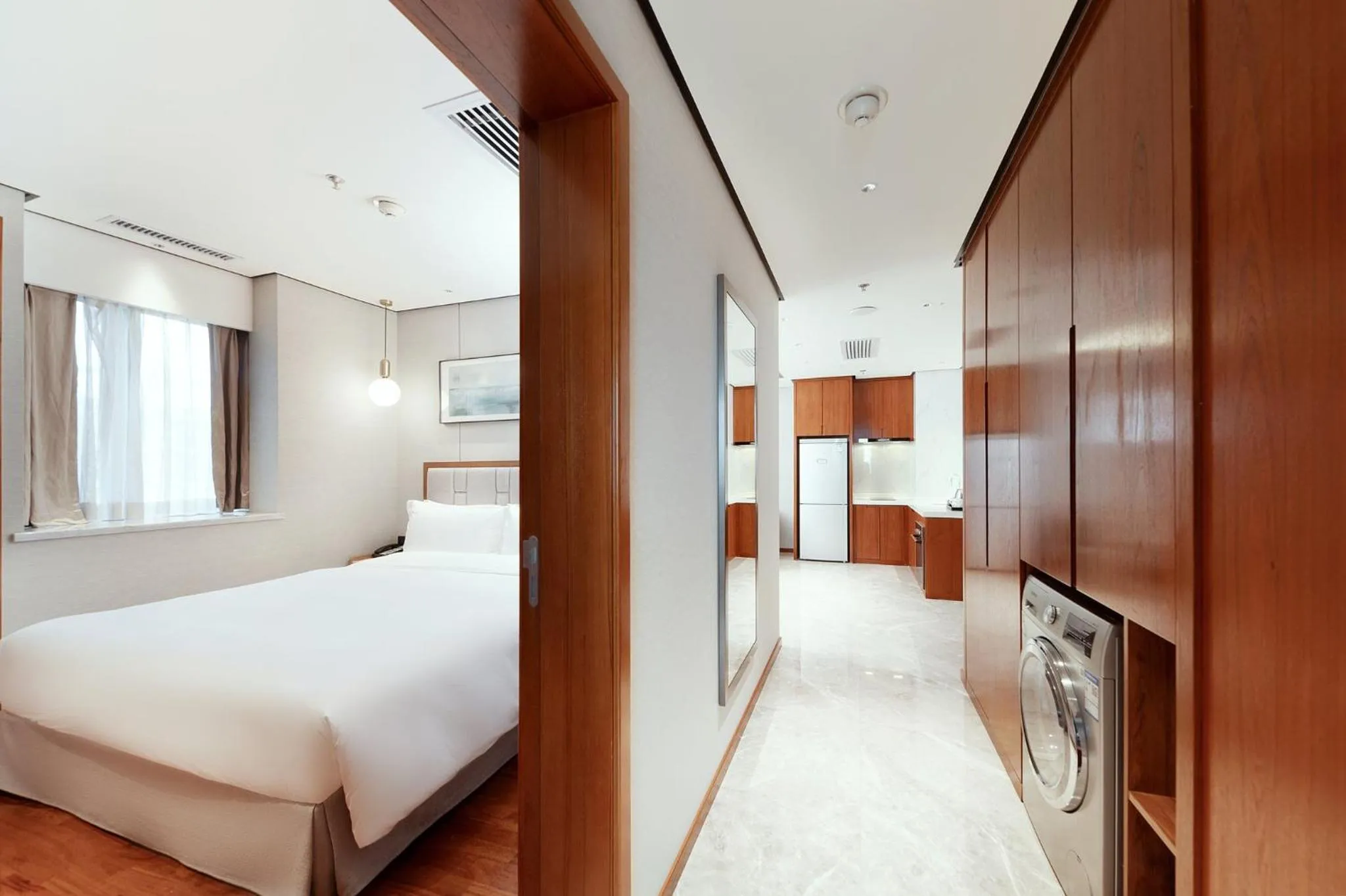 Photo of the whole room, Bed in Holiday Inn Suites Xi'an High-Tech Zone by IHG