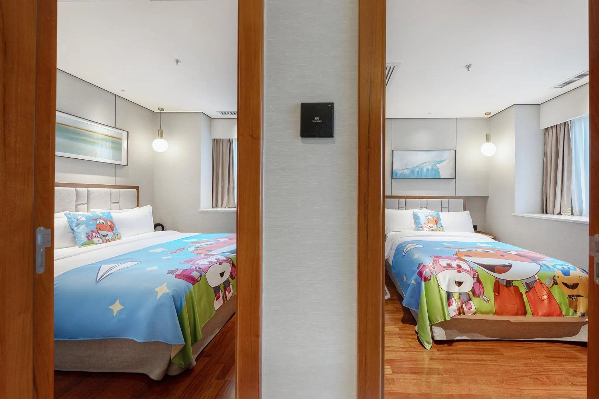 Photo of the whole room, Bed in Holiday Inn Suites Xi'an High-Tech Zone by IHG