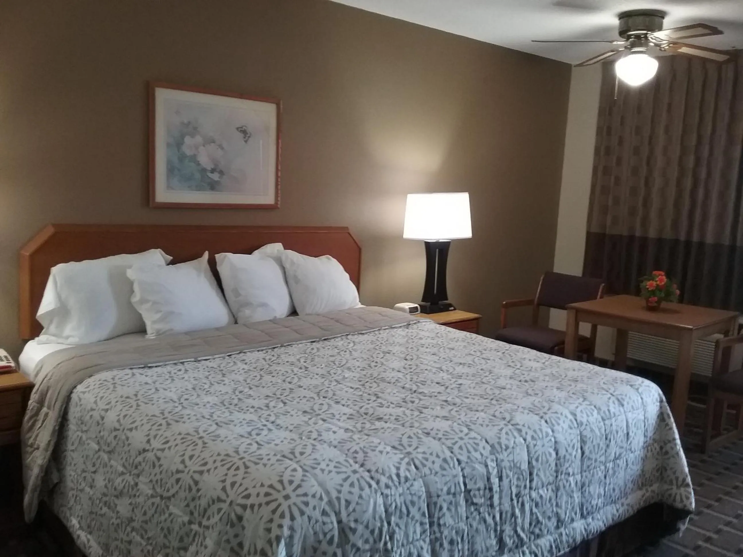 Photo of the whole room in Americas Best Value Inn Blue Ridge
