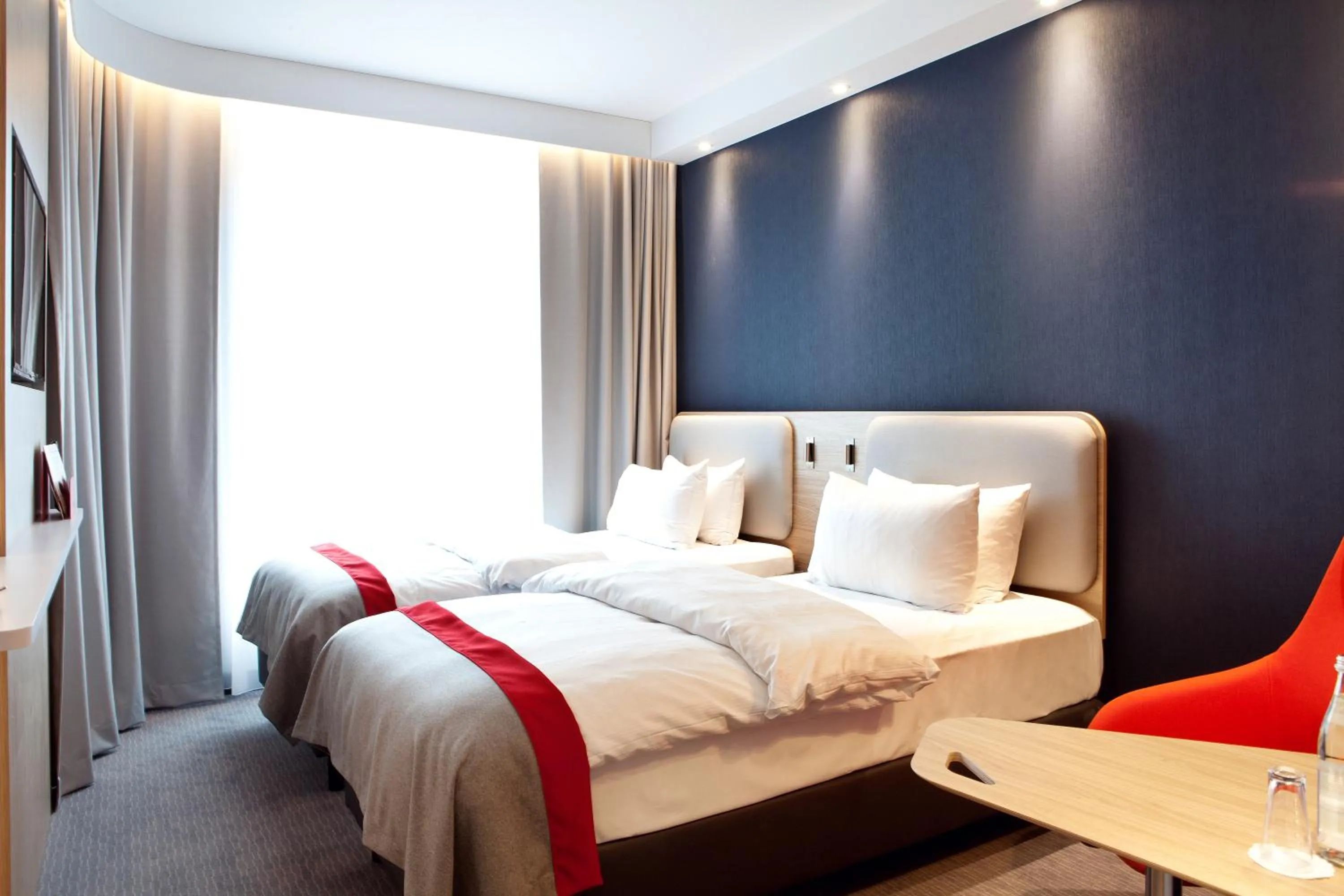 Bed in Holiday Inn Express Oberhausen by IHG