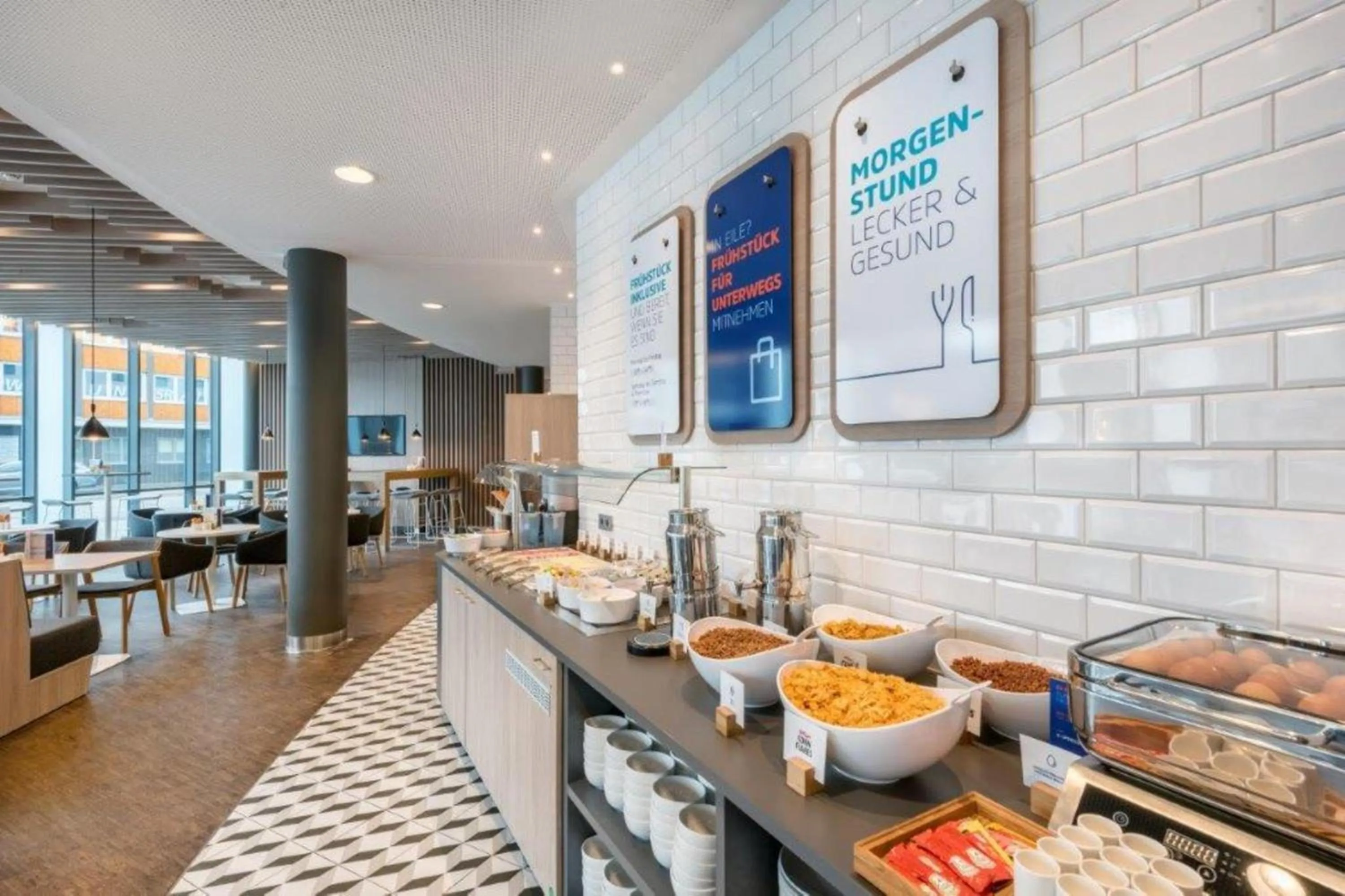 Food and drinks in Holiday Inn Express Oberhausen by IHG