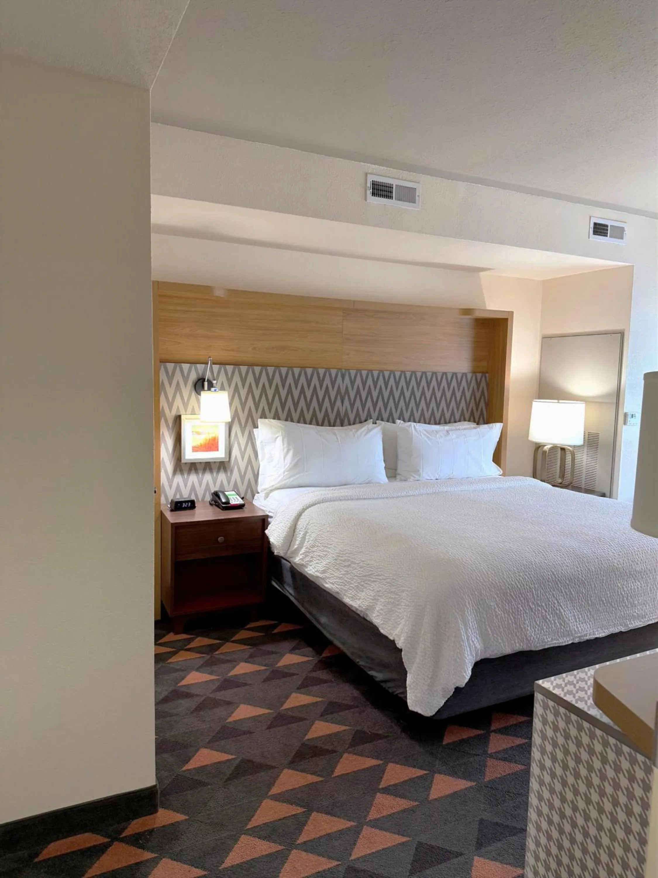 Bed in Holiday Inn & Suites - Fayetteville W-Fort Bragg Area by IHG