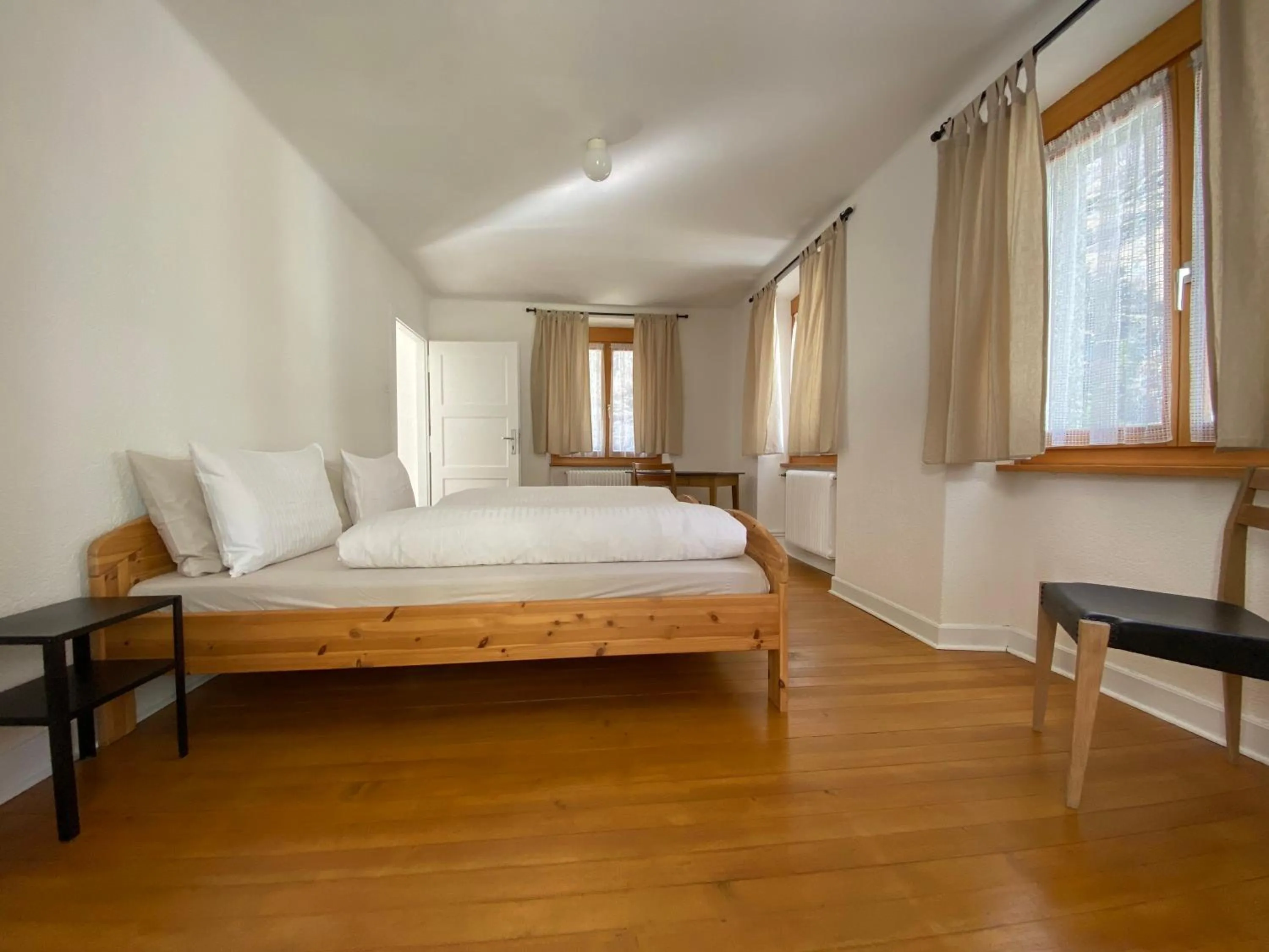 Photo of the whole room, Bed in Pension Bellevue Gondo