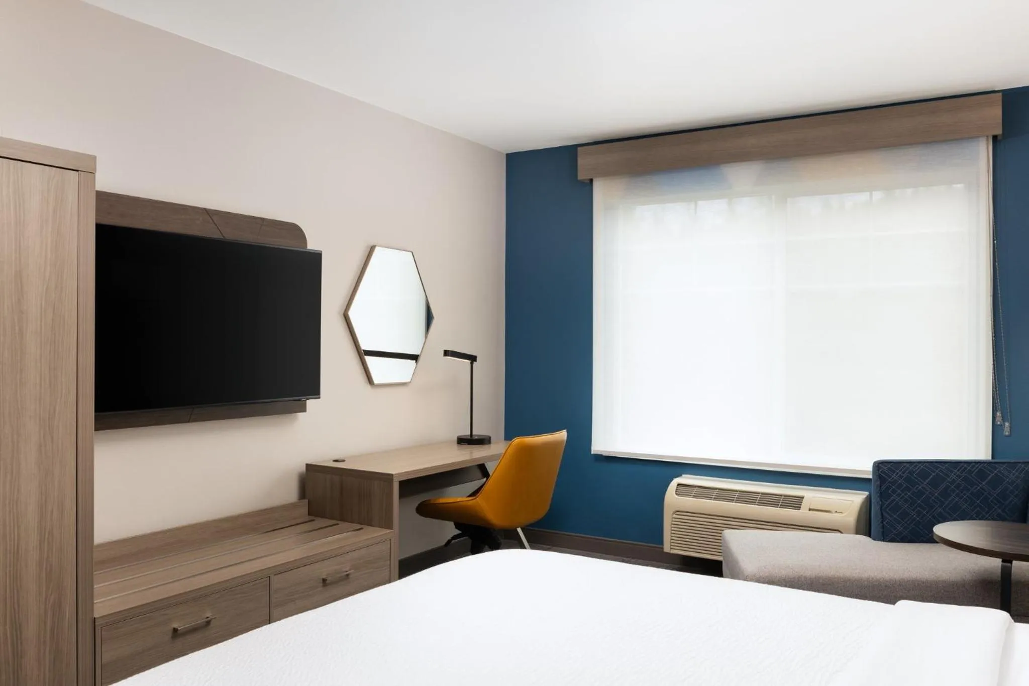 Photo of the whole room, Bed in Holiday Inn Express Hotel & Suites North Sequim by IHG