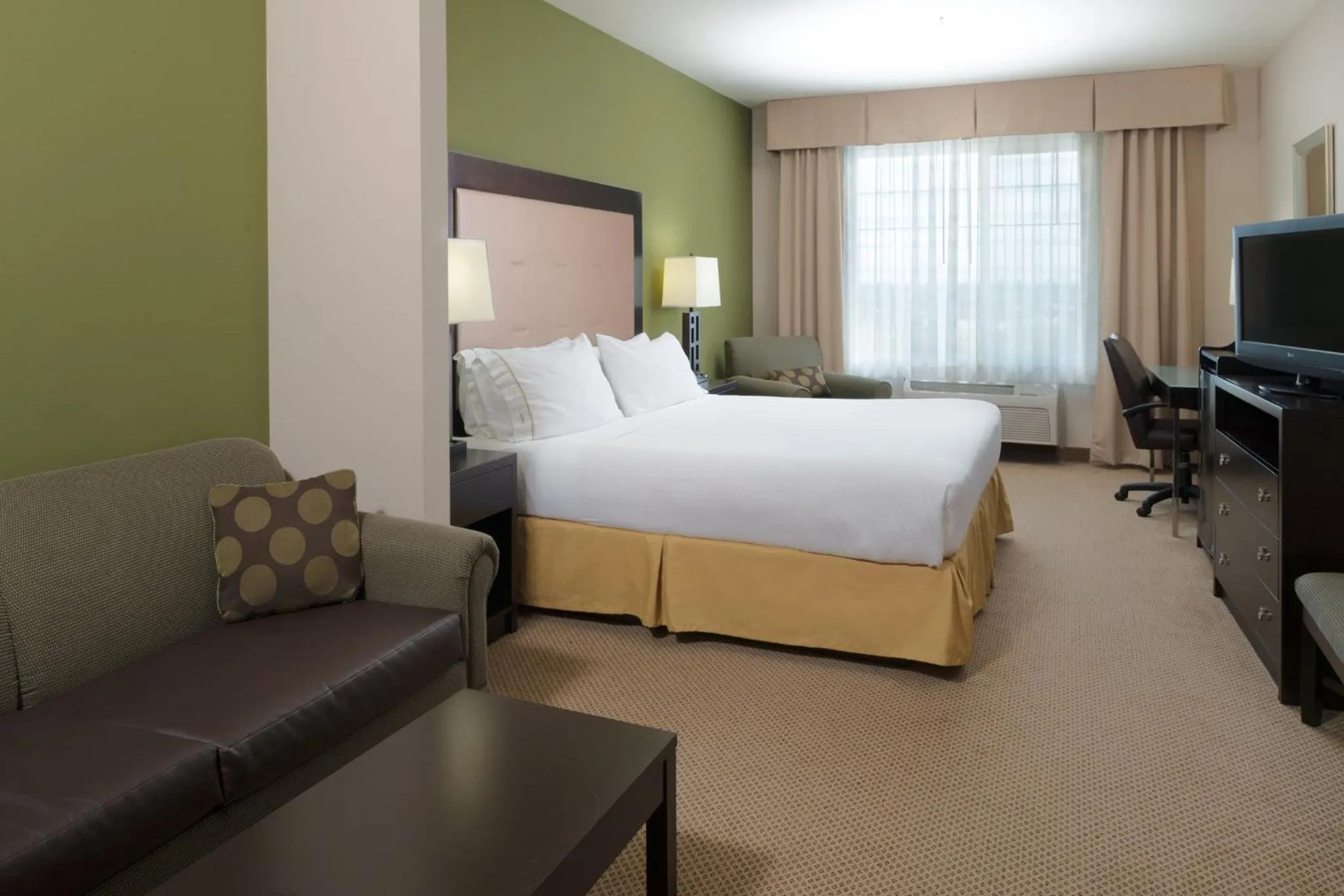 Bedroom, Bed in Holiday Inn Express Hotel & Suites North Sequim by IHG