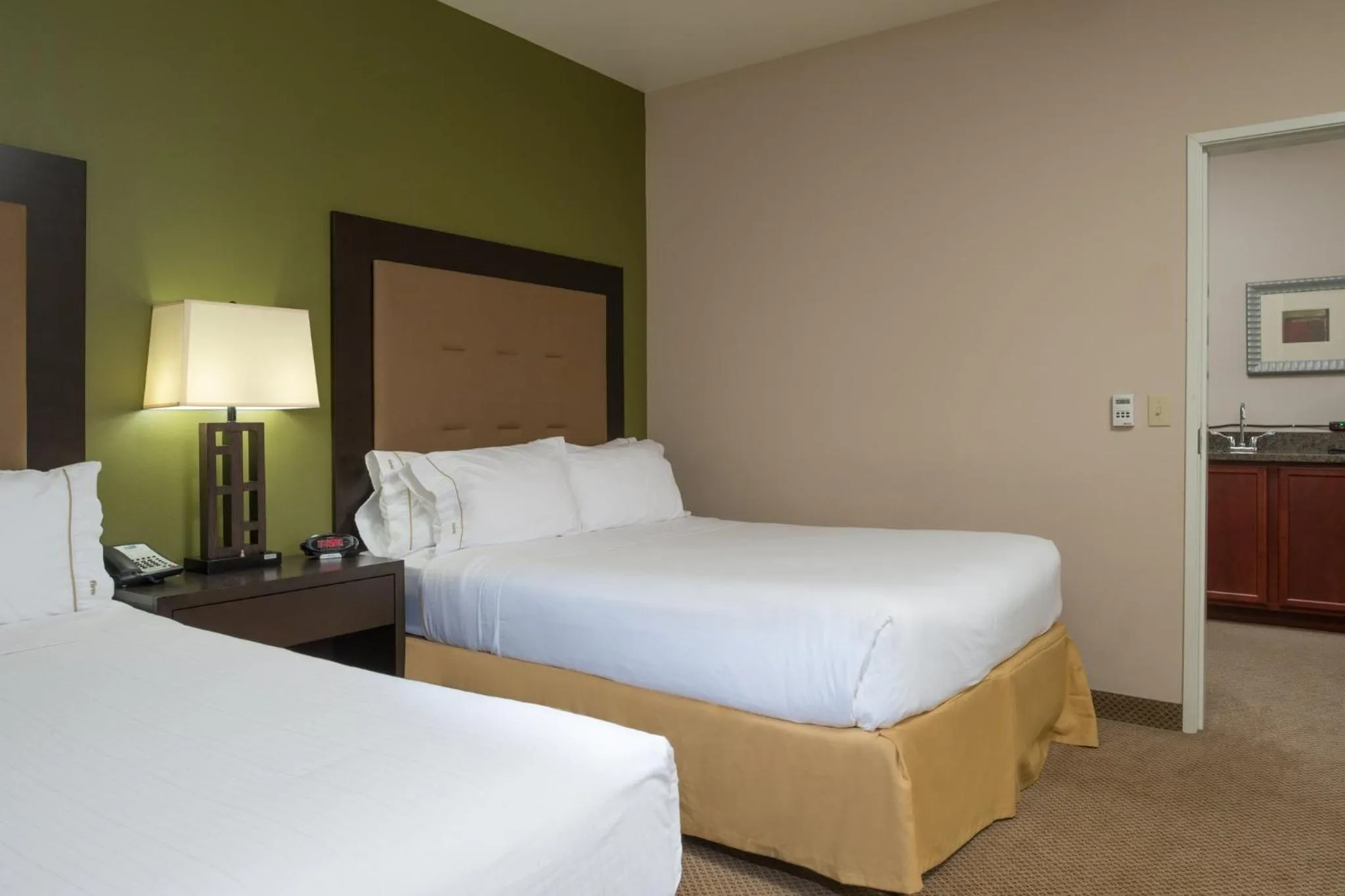Bedroom, Bed in Holiday Inn Express Hotel & Suites North Sequim by IHG