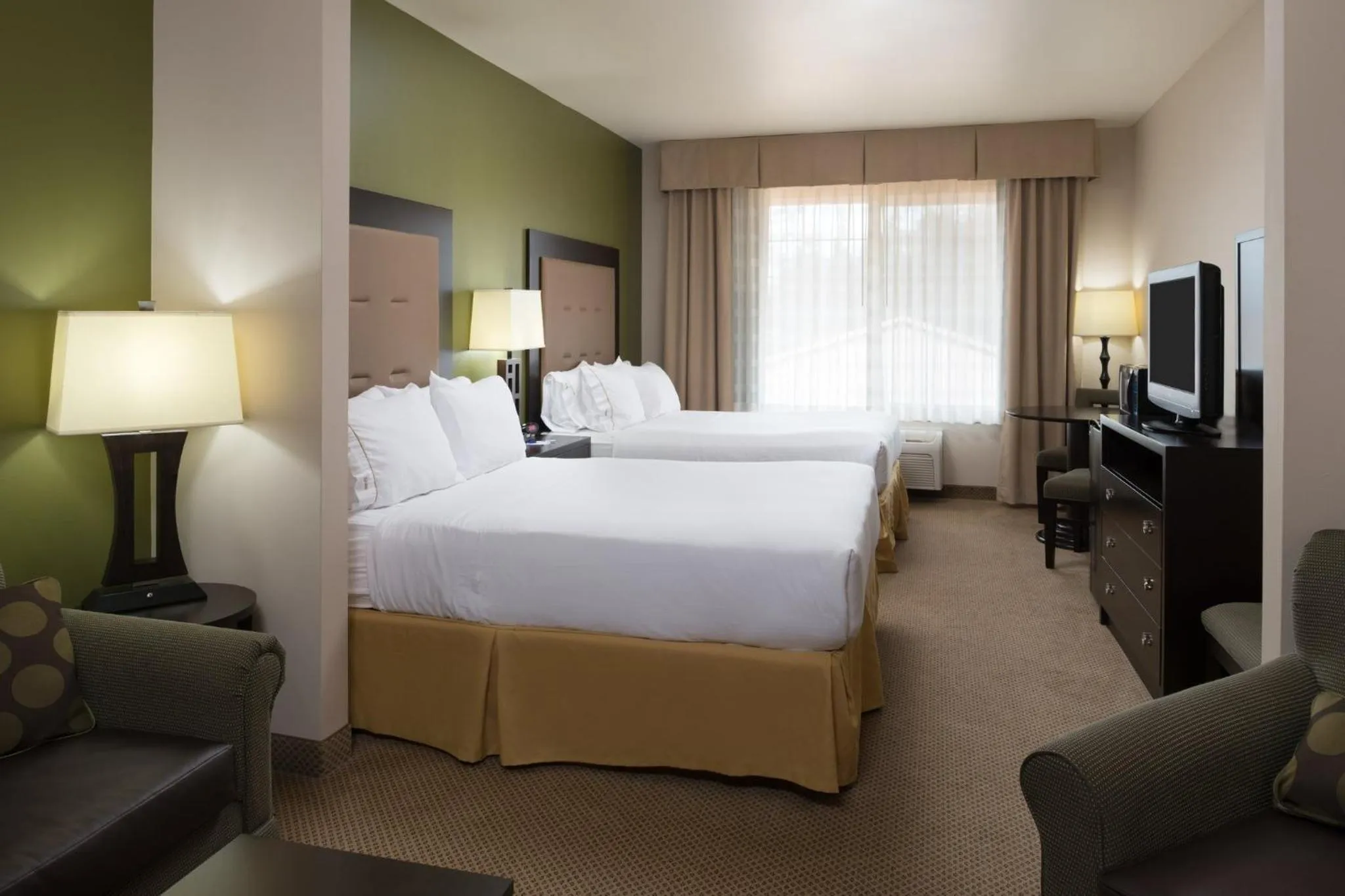 Bedroom, Bed in Holiday Inn Express Hotel & Suites North Sequim by IHG