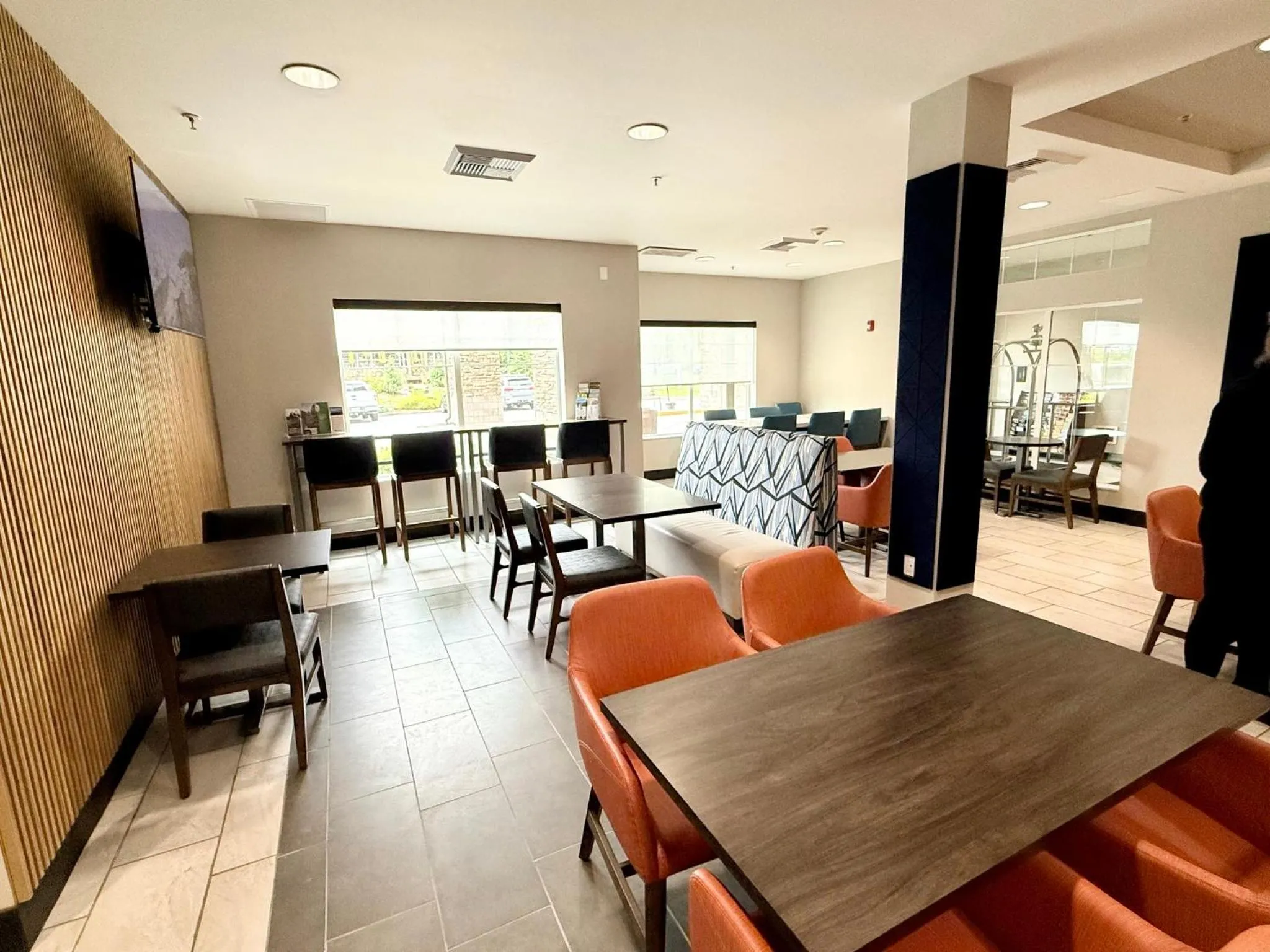 Coffee/tea facilities in Holiday Inn Express Hotel & Suites North Sequim by IHG