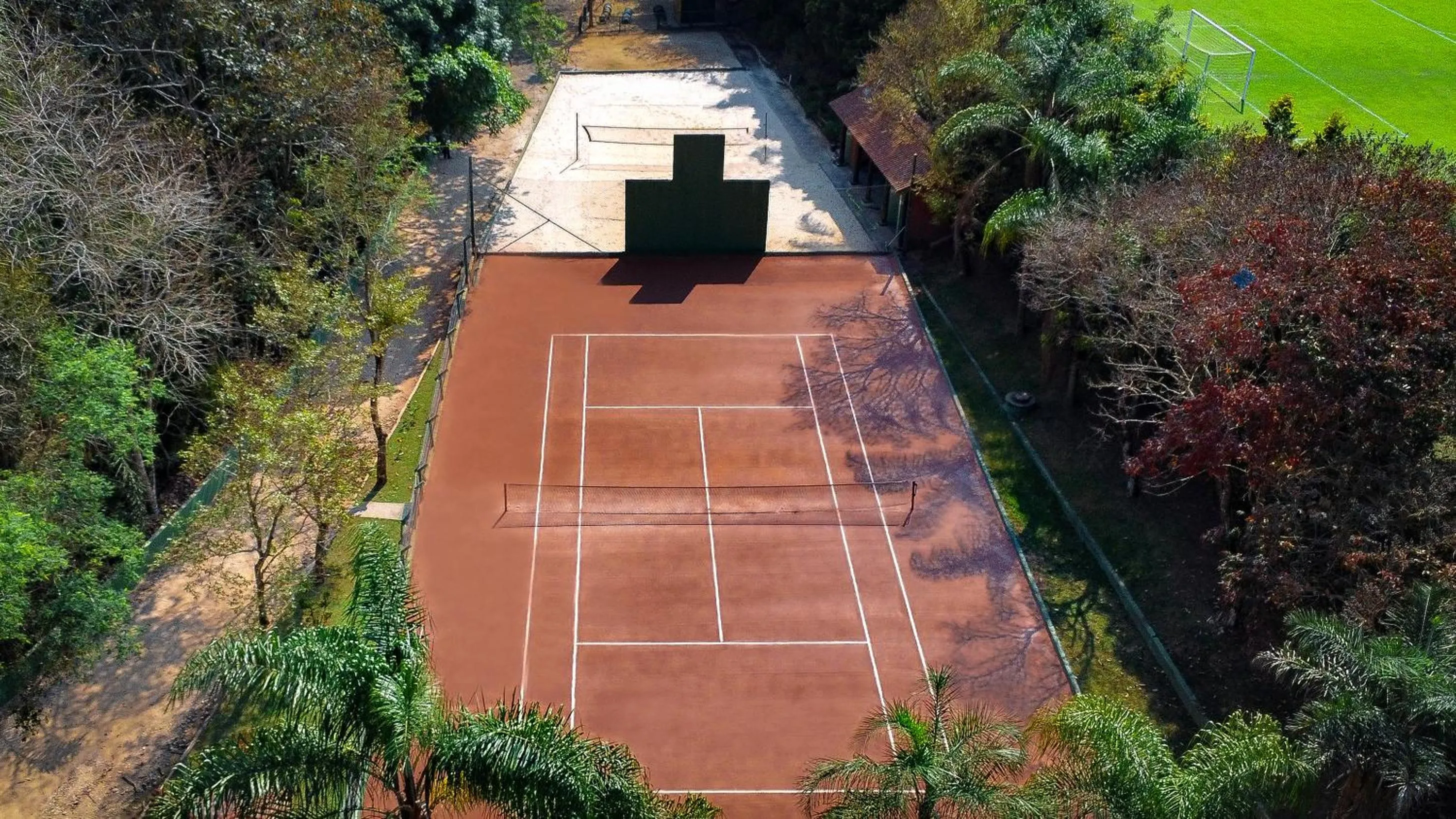 Tennis court in Oscar Inn Eco Resort