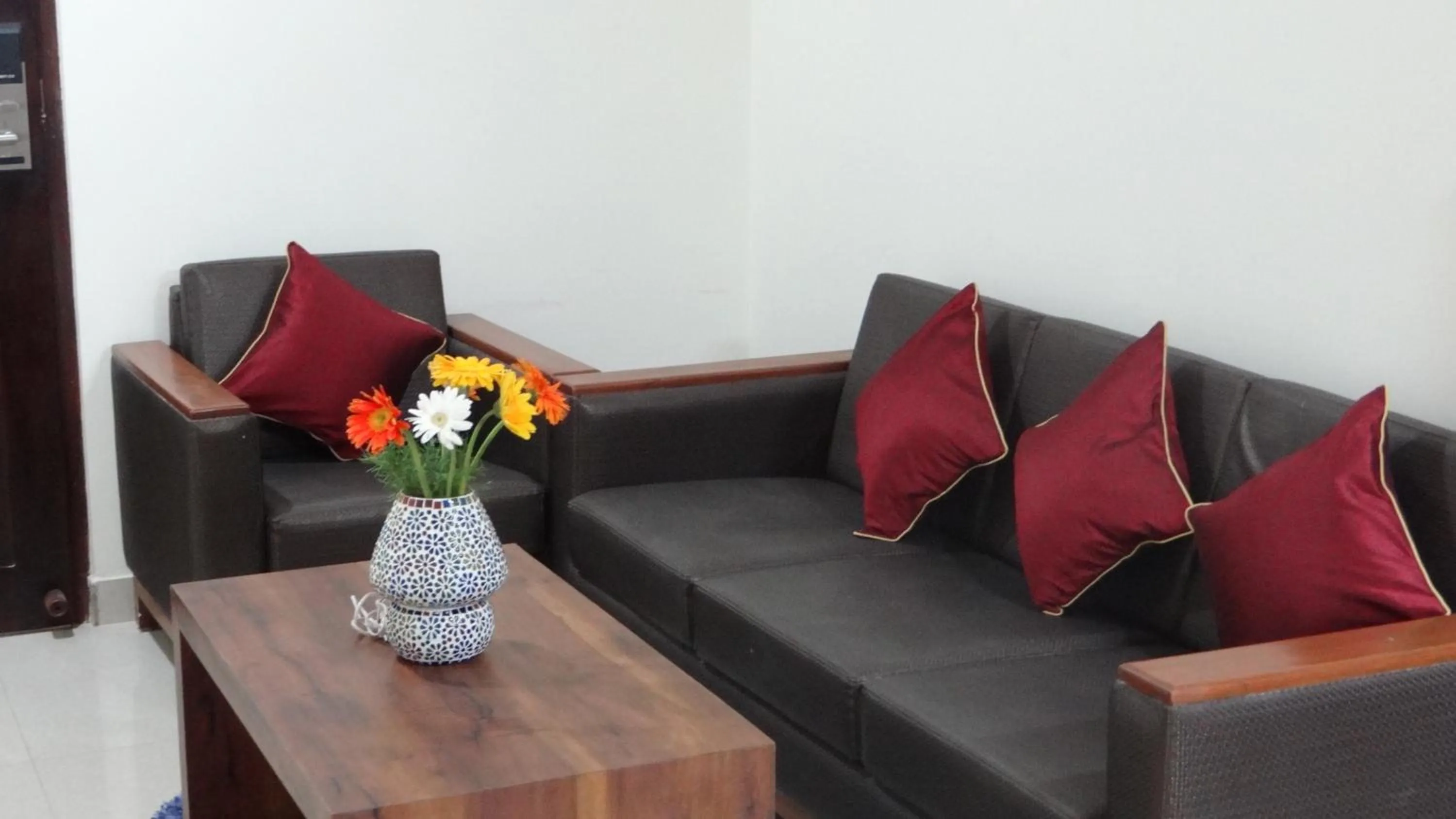 Seating area in Arna Hotel