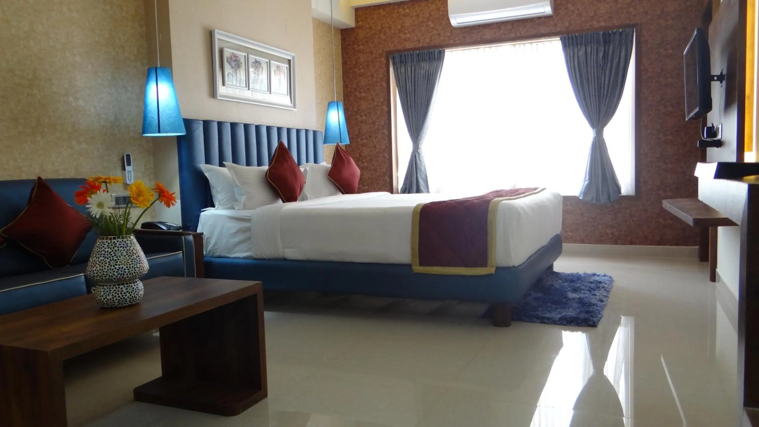 Photo of the whole room, Bed in Arna Hotel