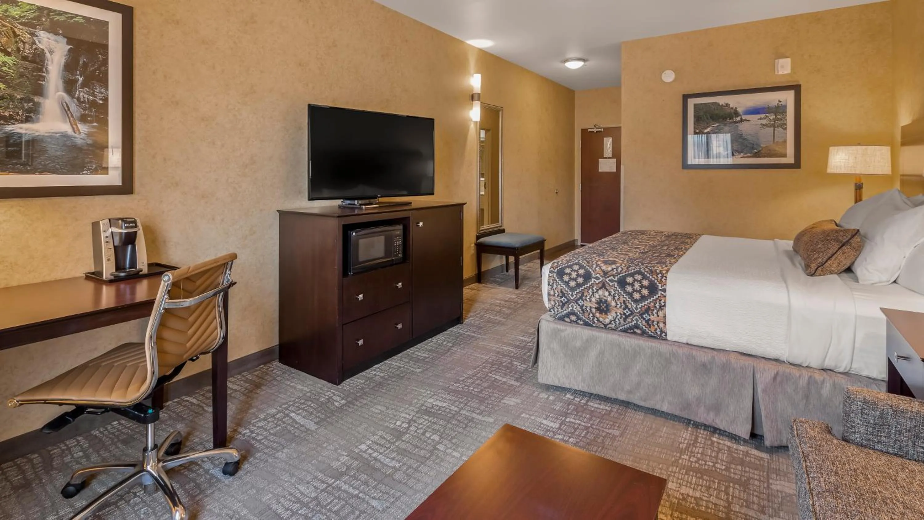 Bedroom, Bed in Best Western Plus Ponderay Mountain Lodge Sandpoint