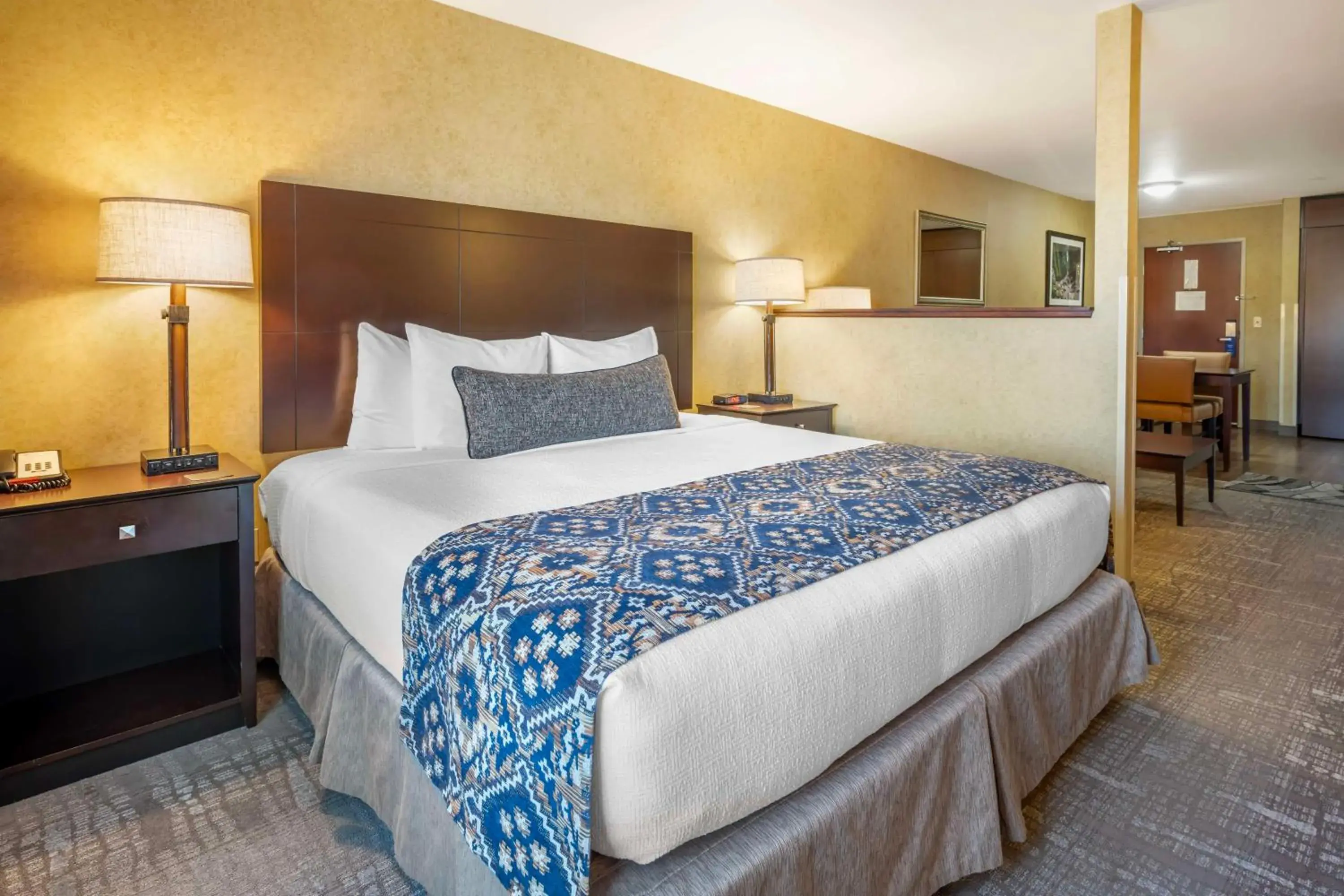 Deluxe Suite in Best Western Plus Ponderay Mountain Lodge Sandpoint Deluxe Suite in Best Western Plus Ponderay Mountain Lodge Sandpoint