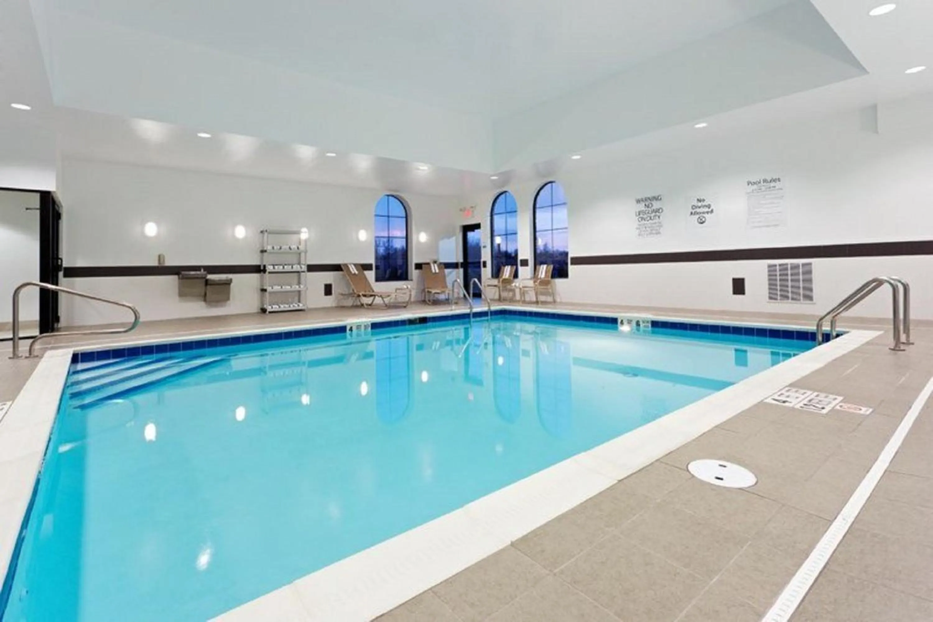 Swimming pool in Holiday Inn Express and Suites Batavia by IHG