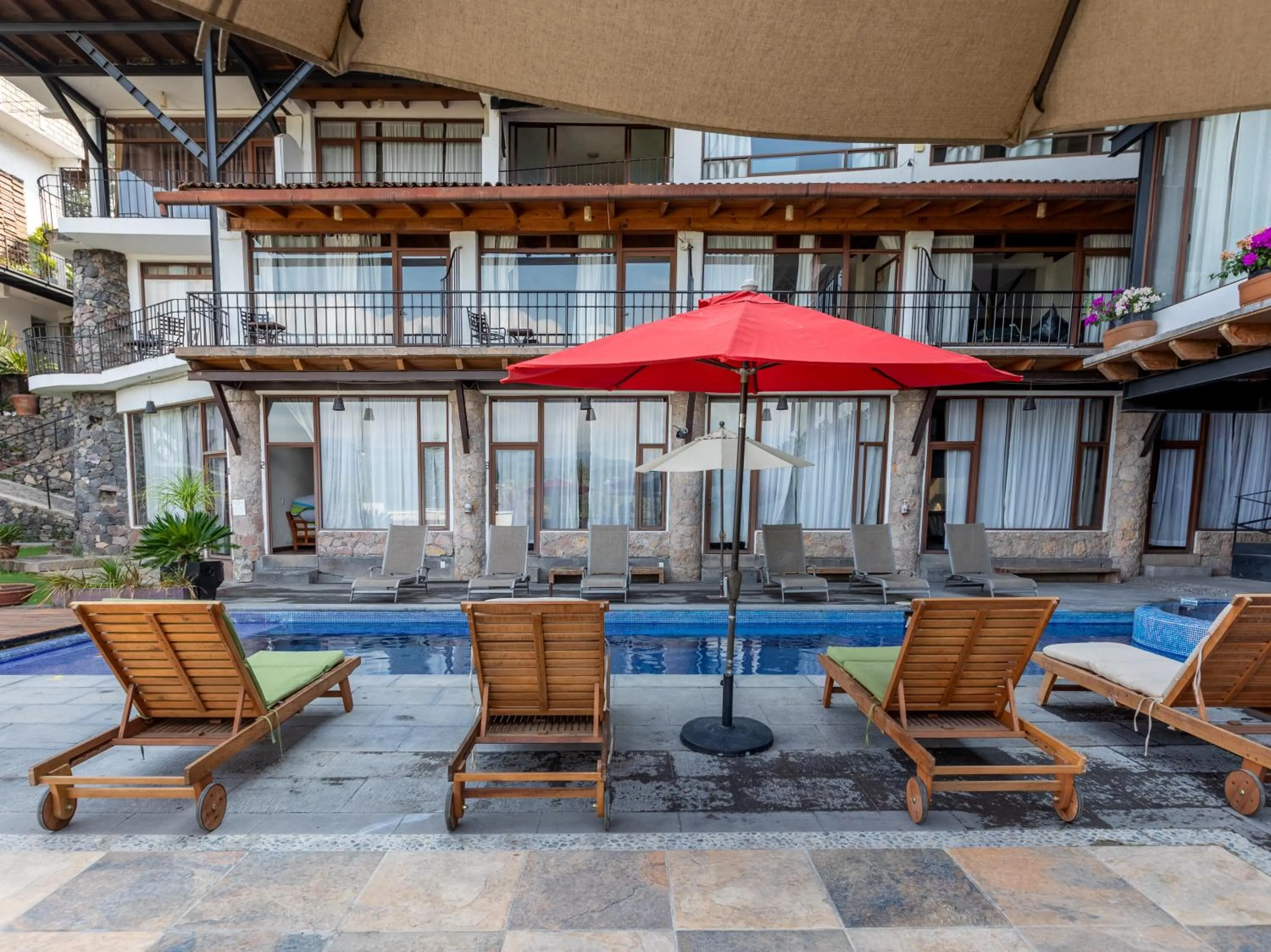 Property building in Hotel Santa Rosa