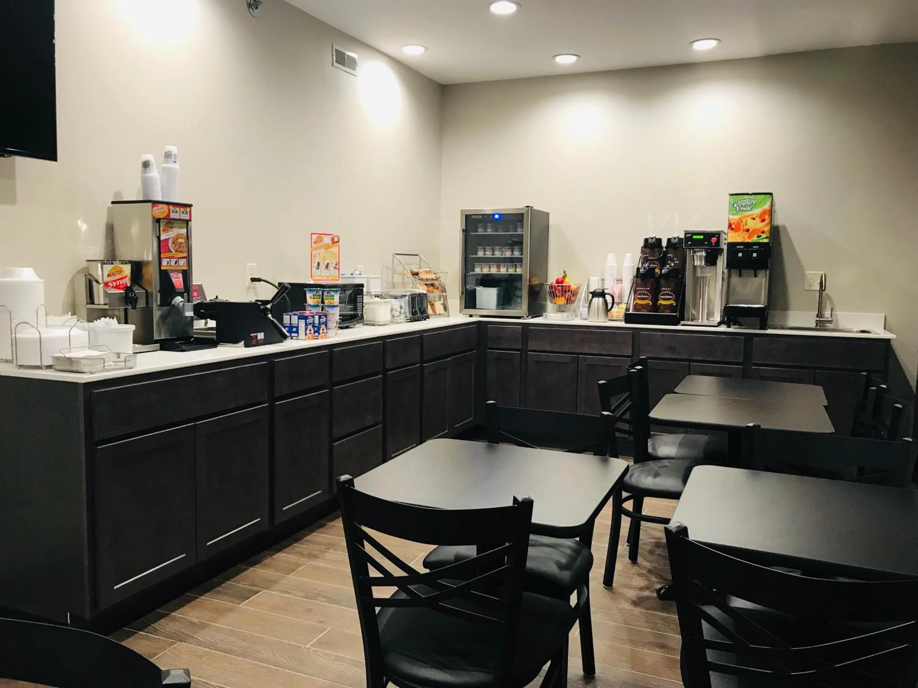 Breakfast in Super 8 by Wyndham St. Louis North