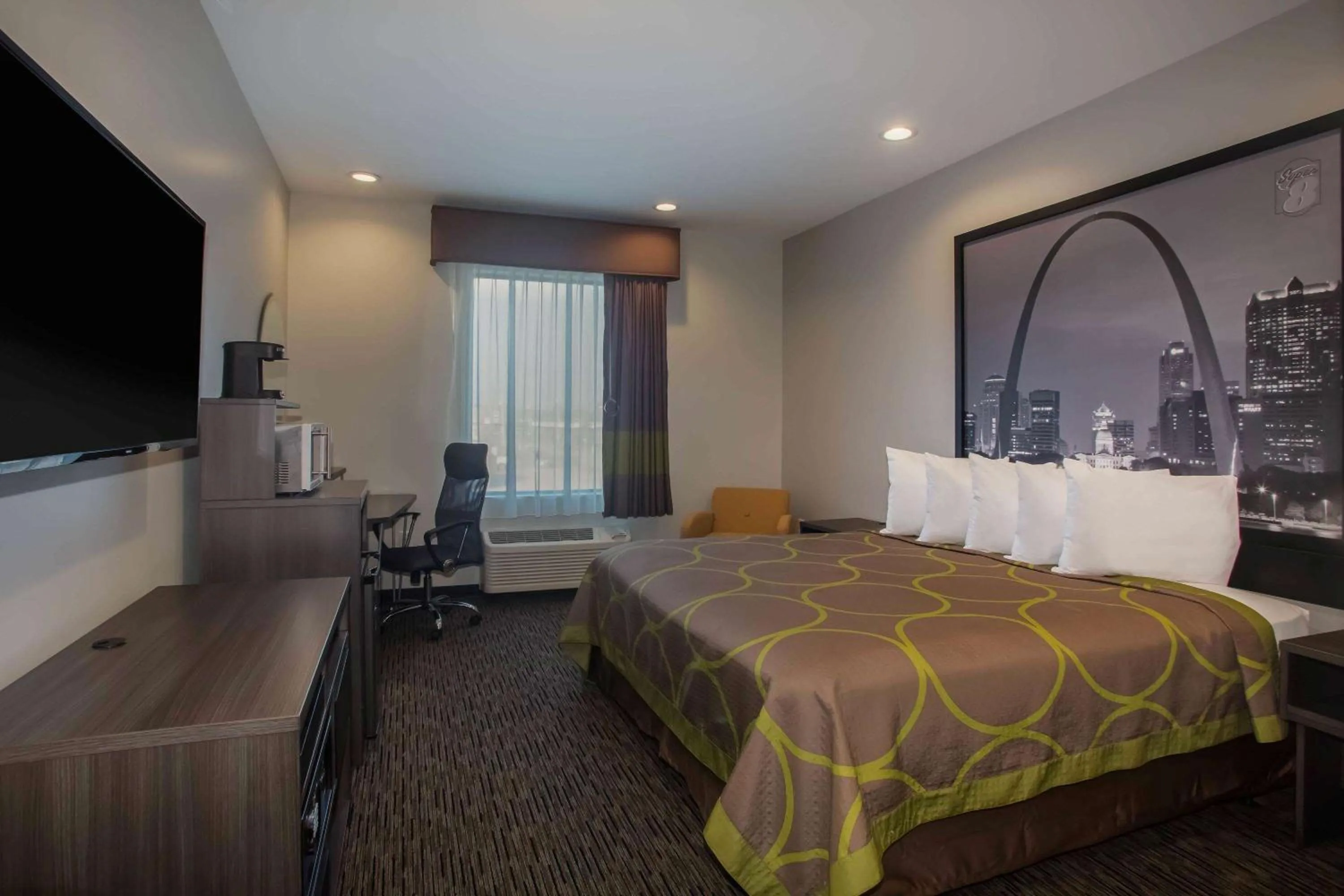 Photo of the whole room, Bed in Super 8 by Wyndham St. Louis North