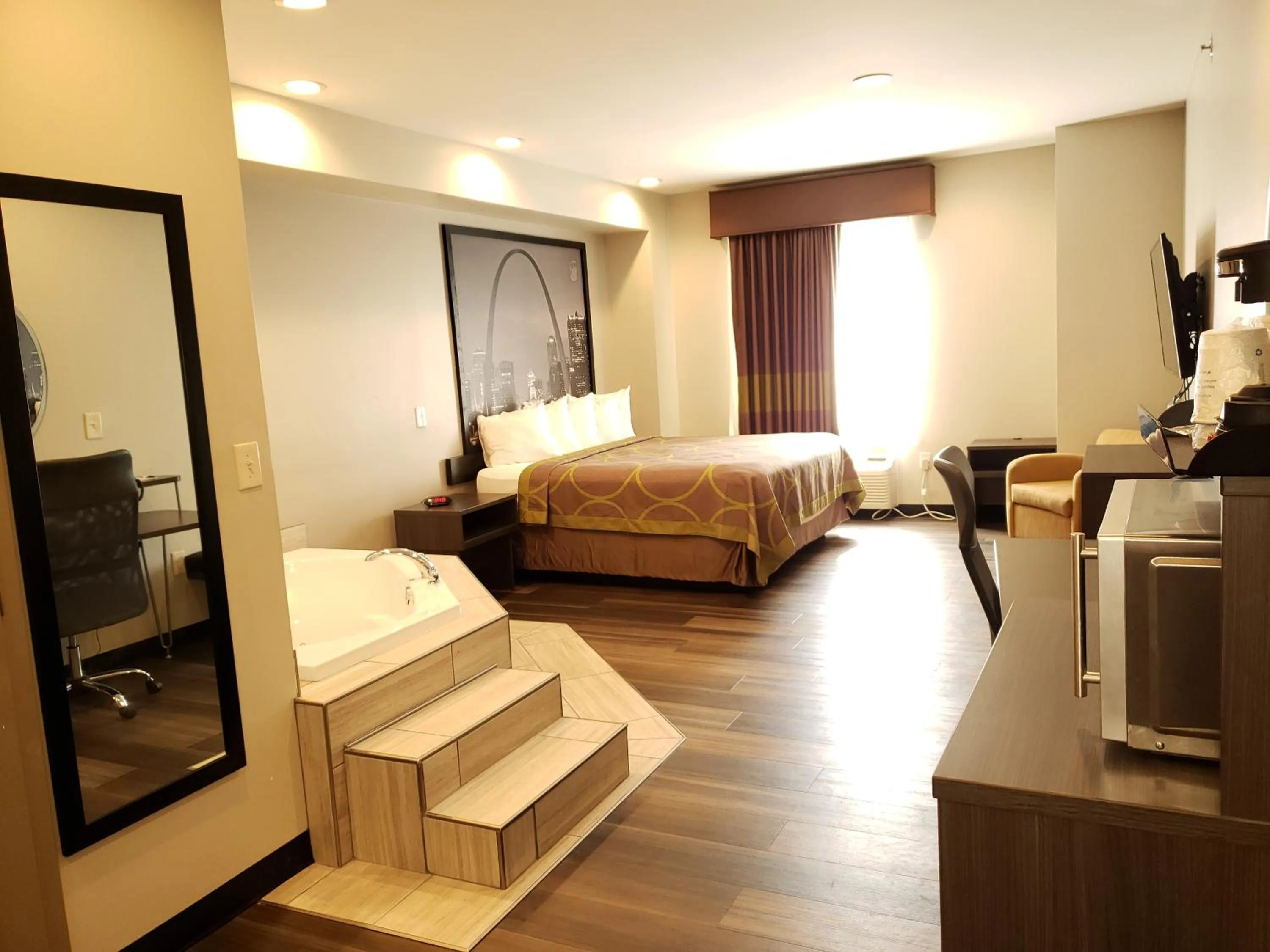 Photo of the whole room, Bed in Super 8 by Wyndham St. Louis North