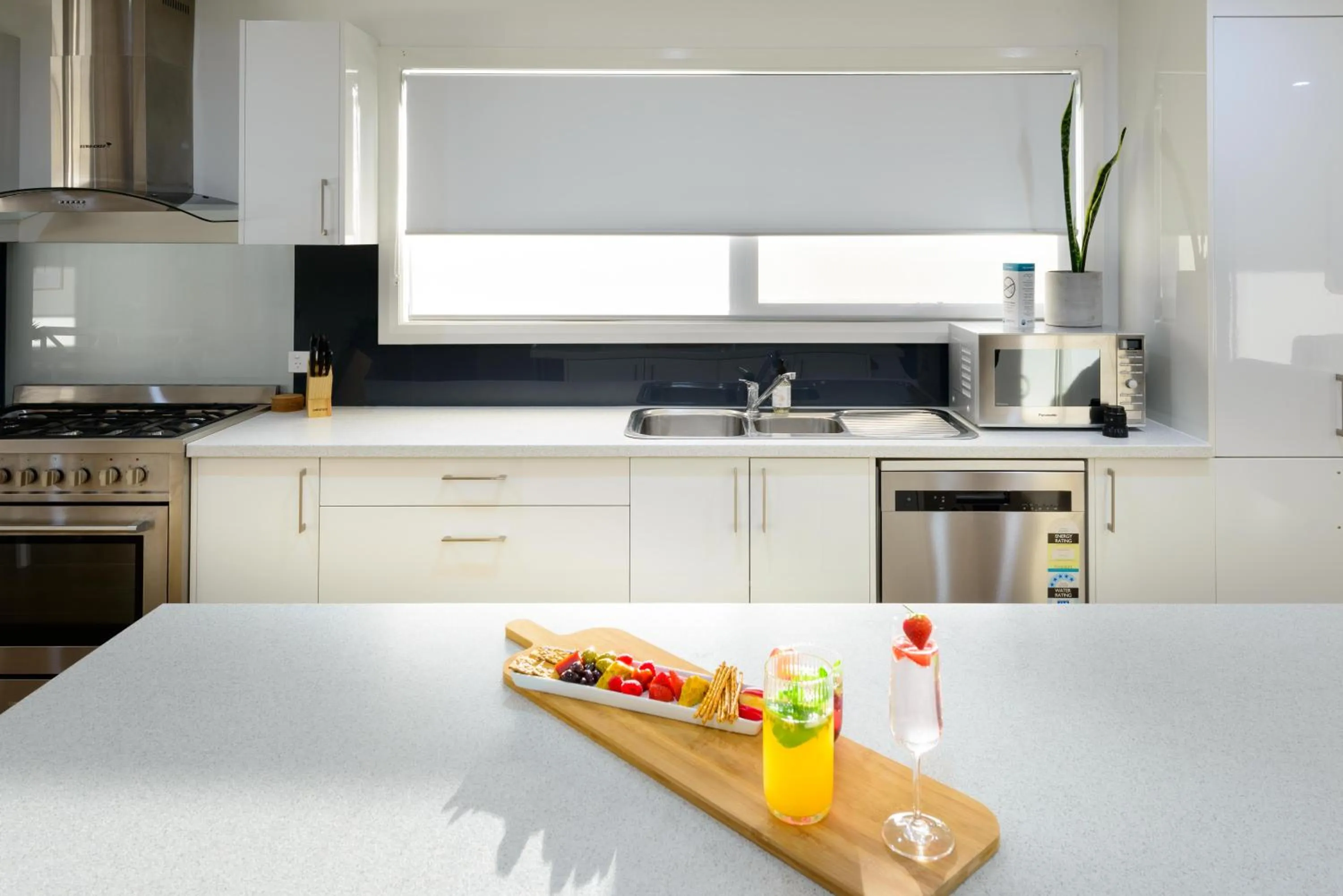 Kitchen or kitchenette in Georges Bay Apartments