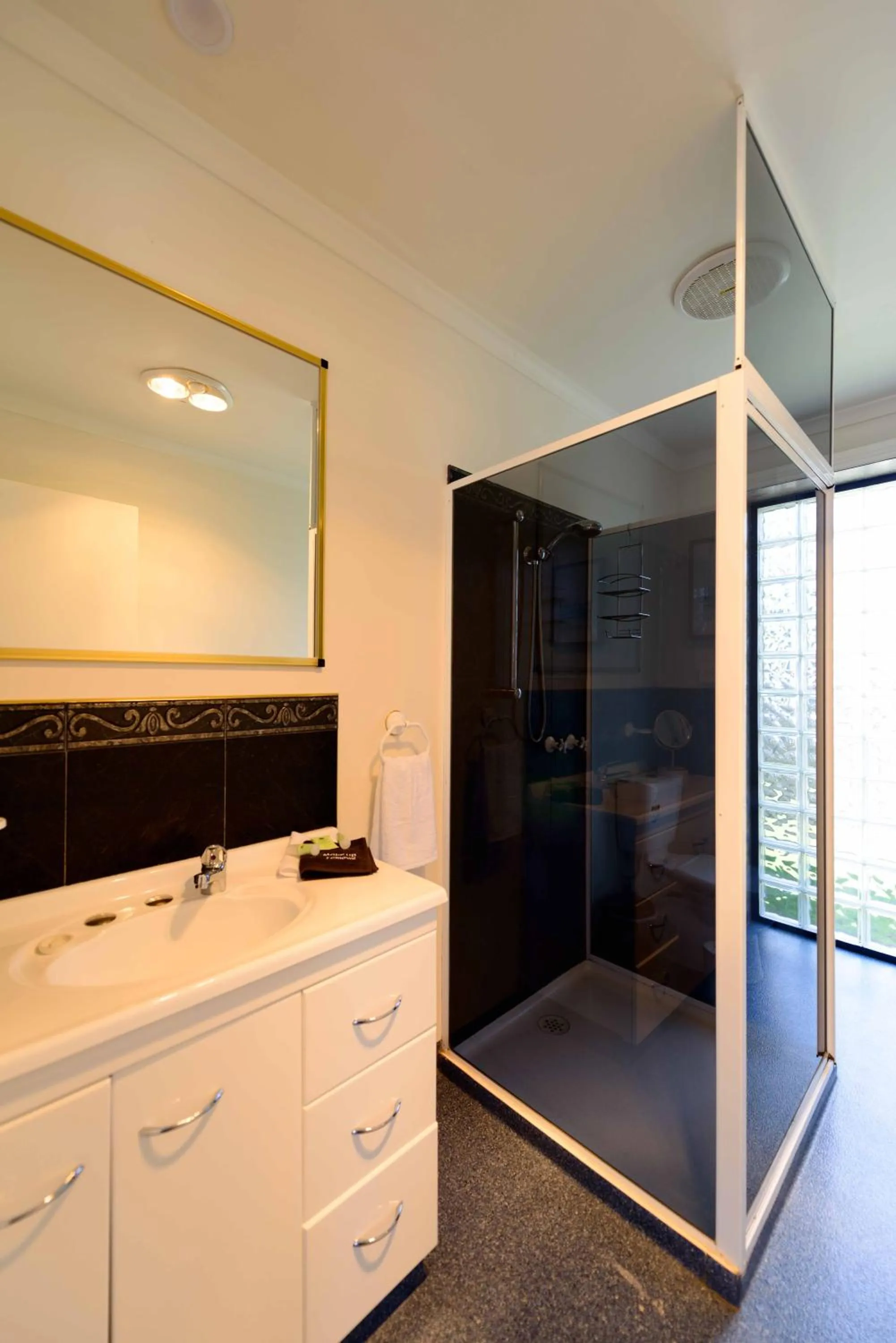 Bathroom in Georges Bay Apartments