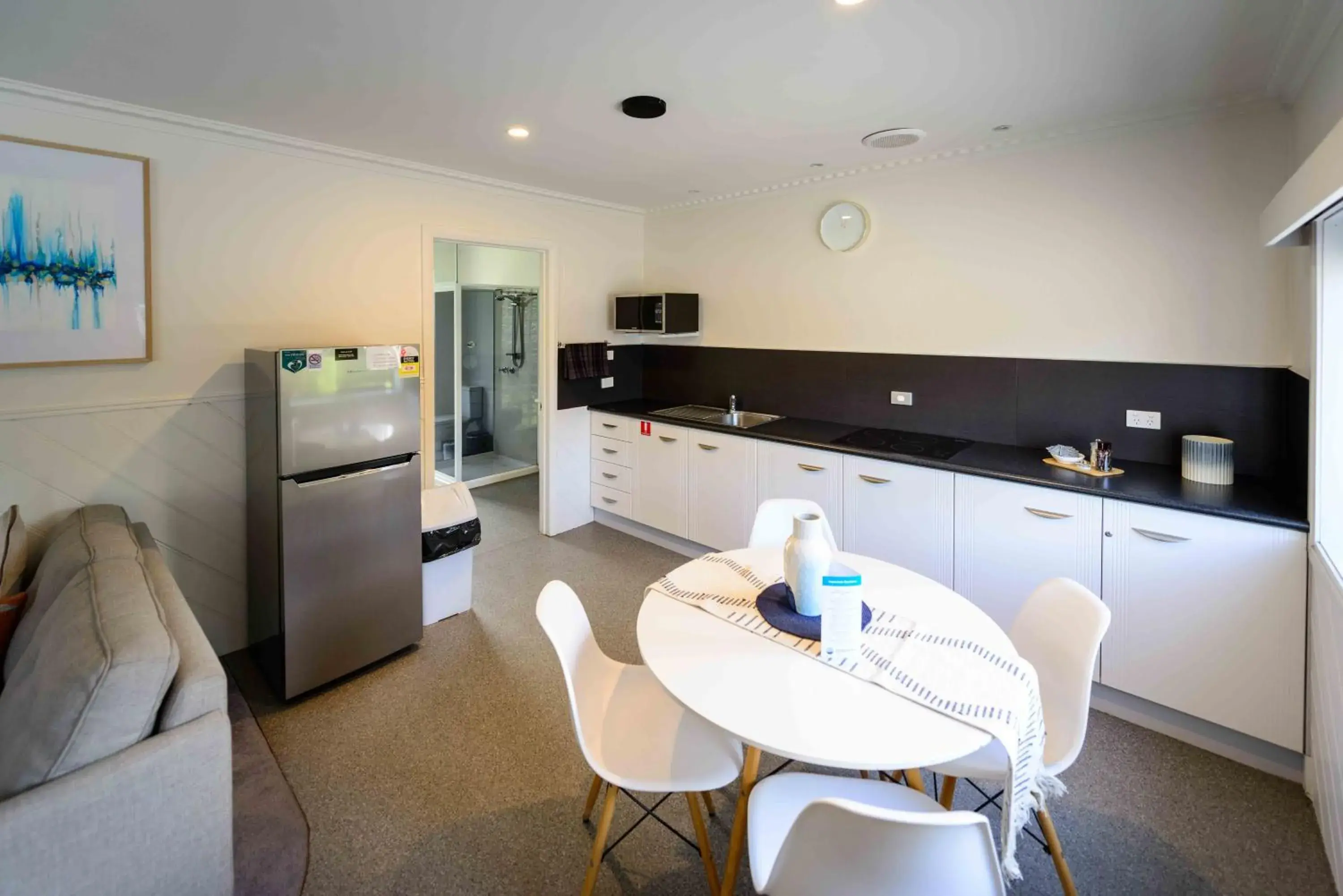 Two-Bedroom Apartment with Spa Bath in Georges Bay Apartments Two-Bedroom Apartment with Spa Bath in Georges Bay Apartments
