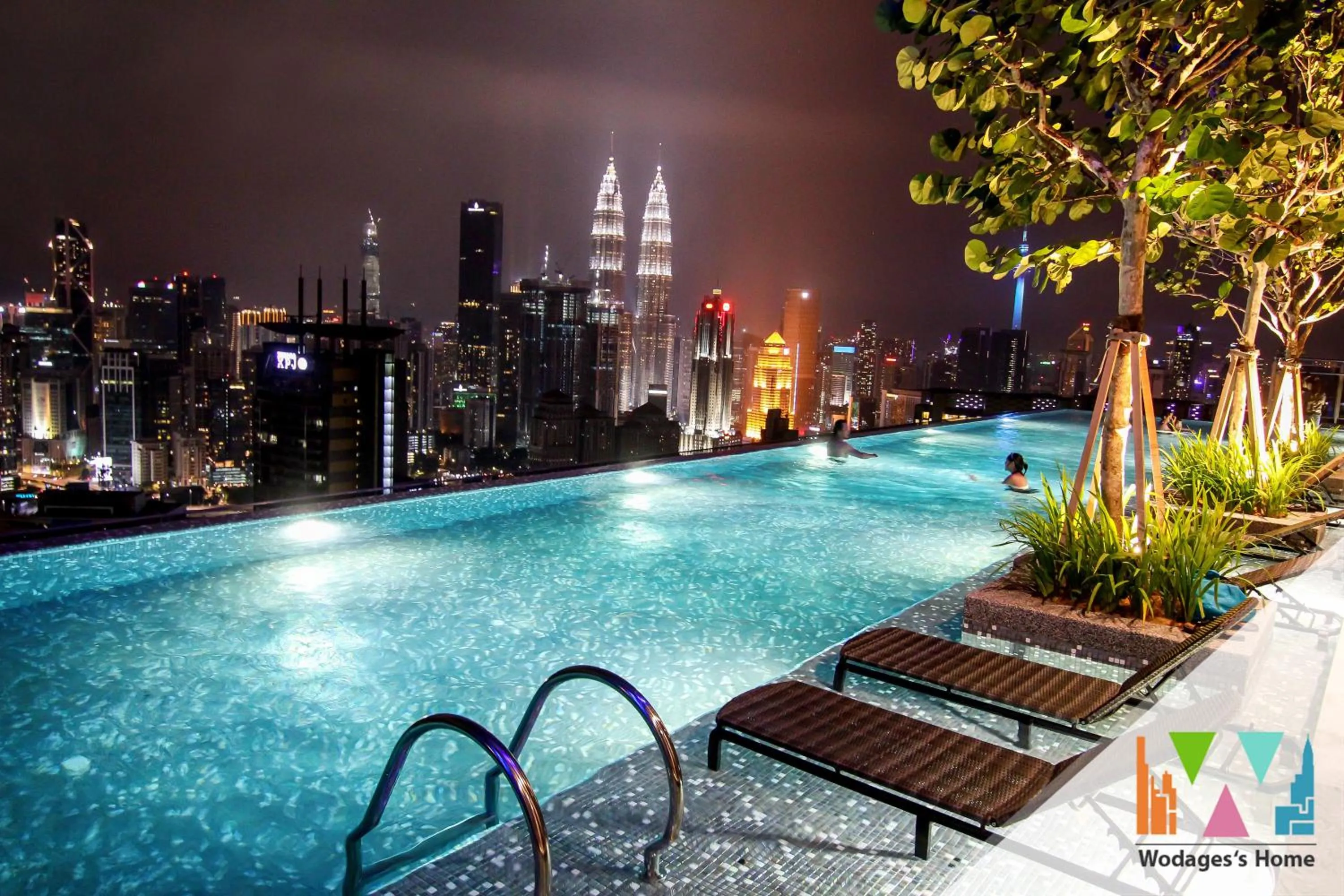 Swimming pool in Expressionz Suites, KLCC by Ozfun