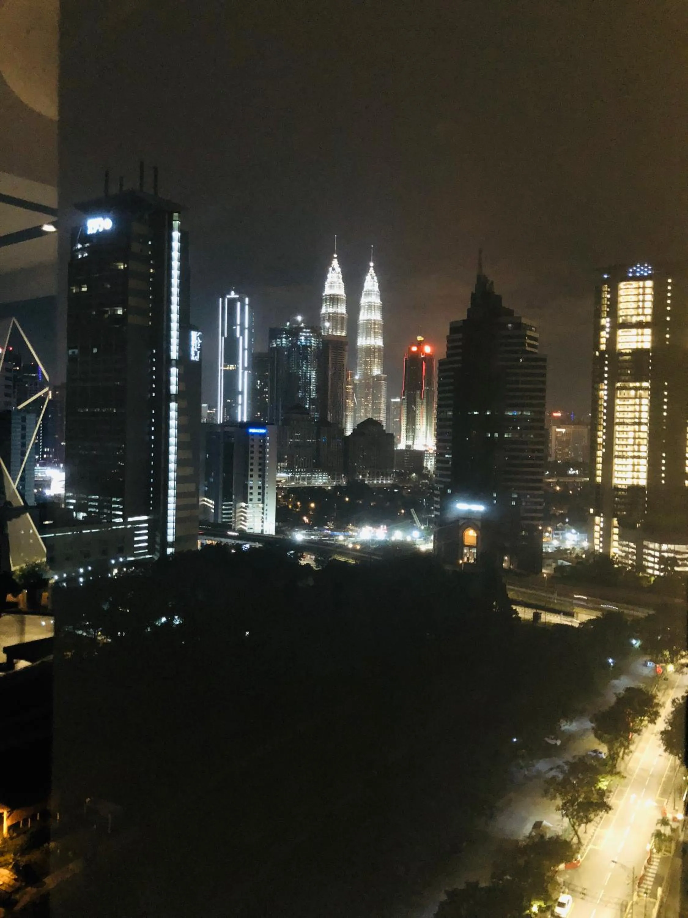 Landmark view in Expressionz Suites, KLCC by Ozfun
