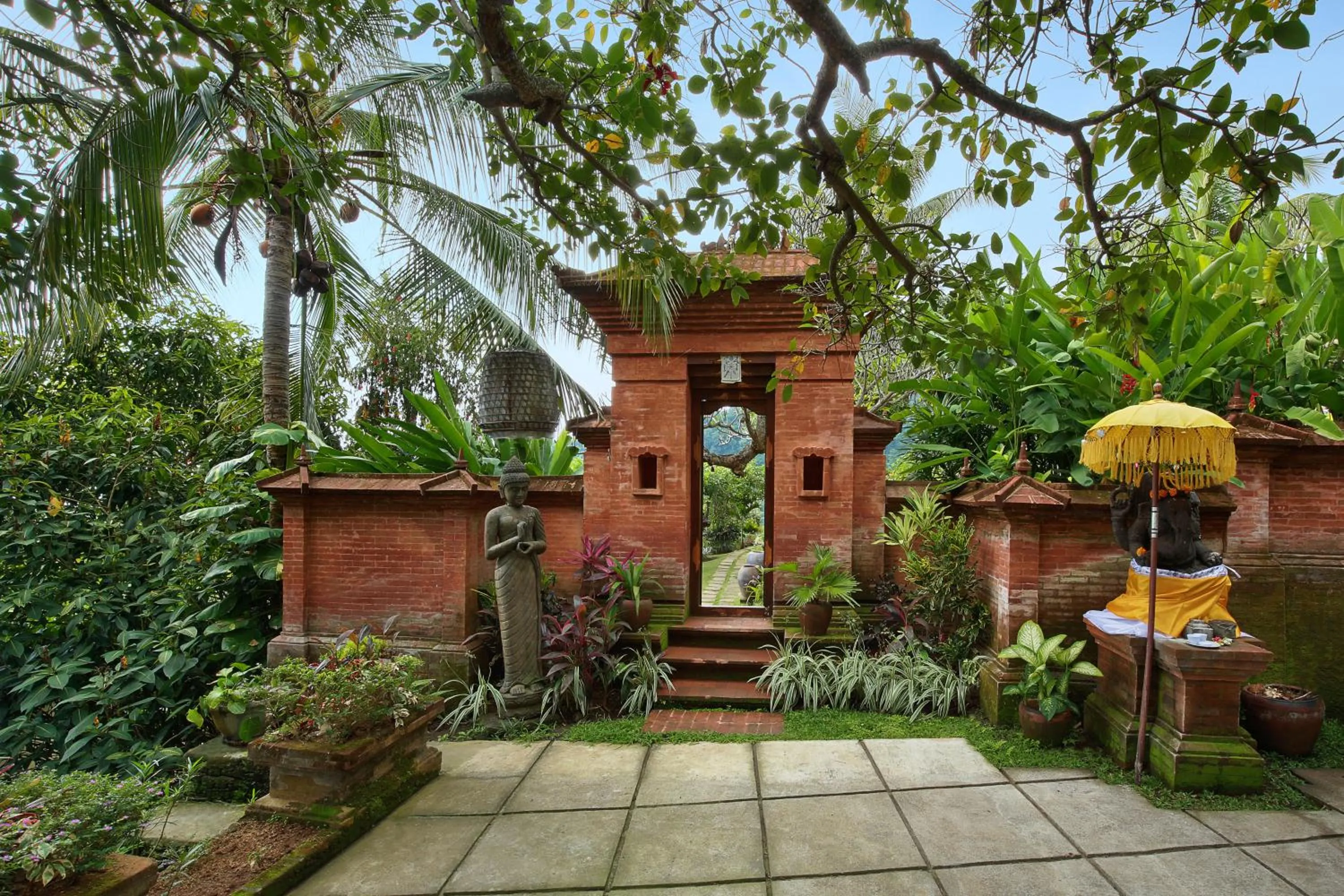 Facade/entrance in Villa Patria