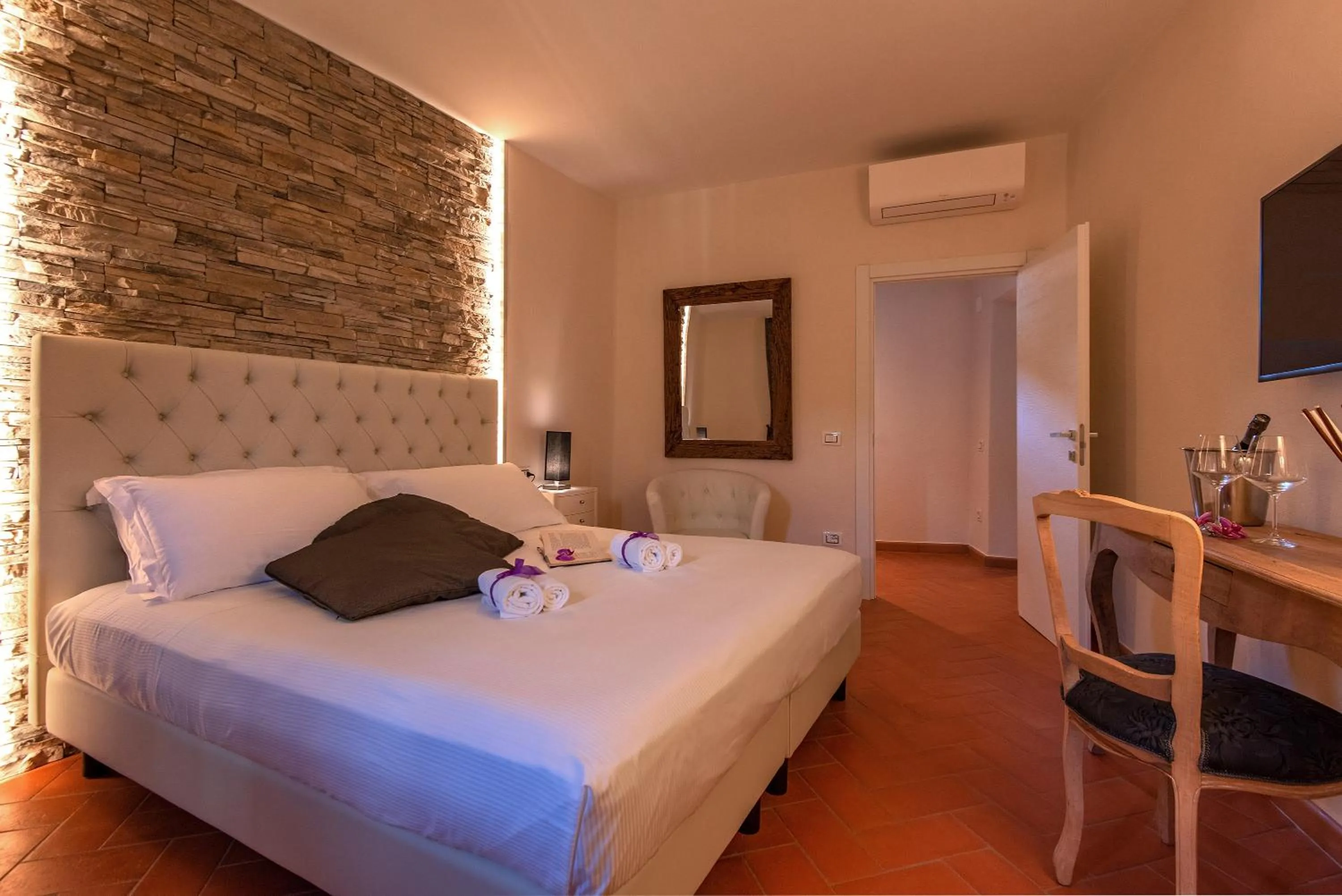 Photo of the whole room, Bed in Borgo di Villa Cellaia Resort & SPA