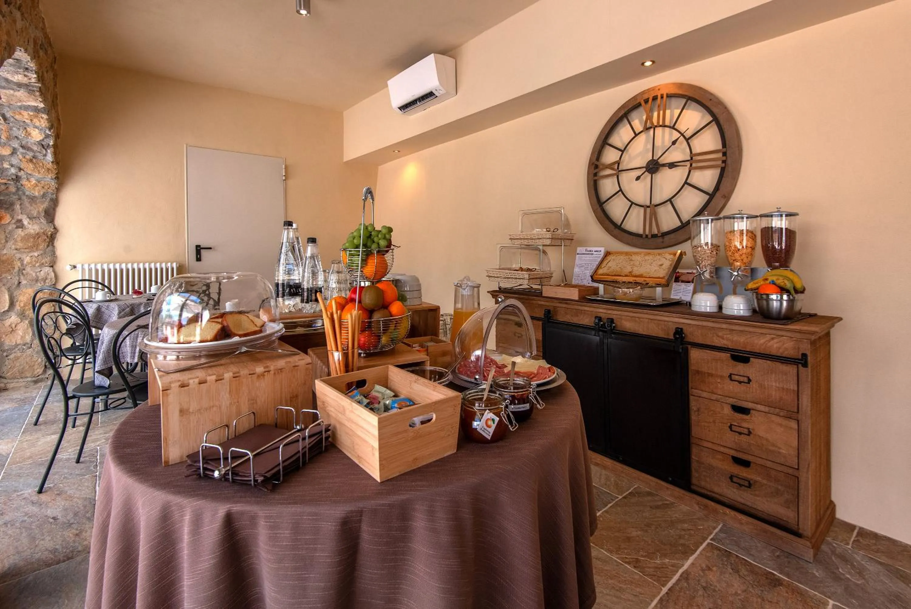 Buffet breakfast in Borgo di Villa Cellaia Resort & SPA