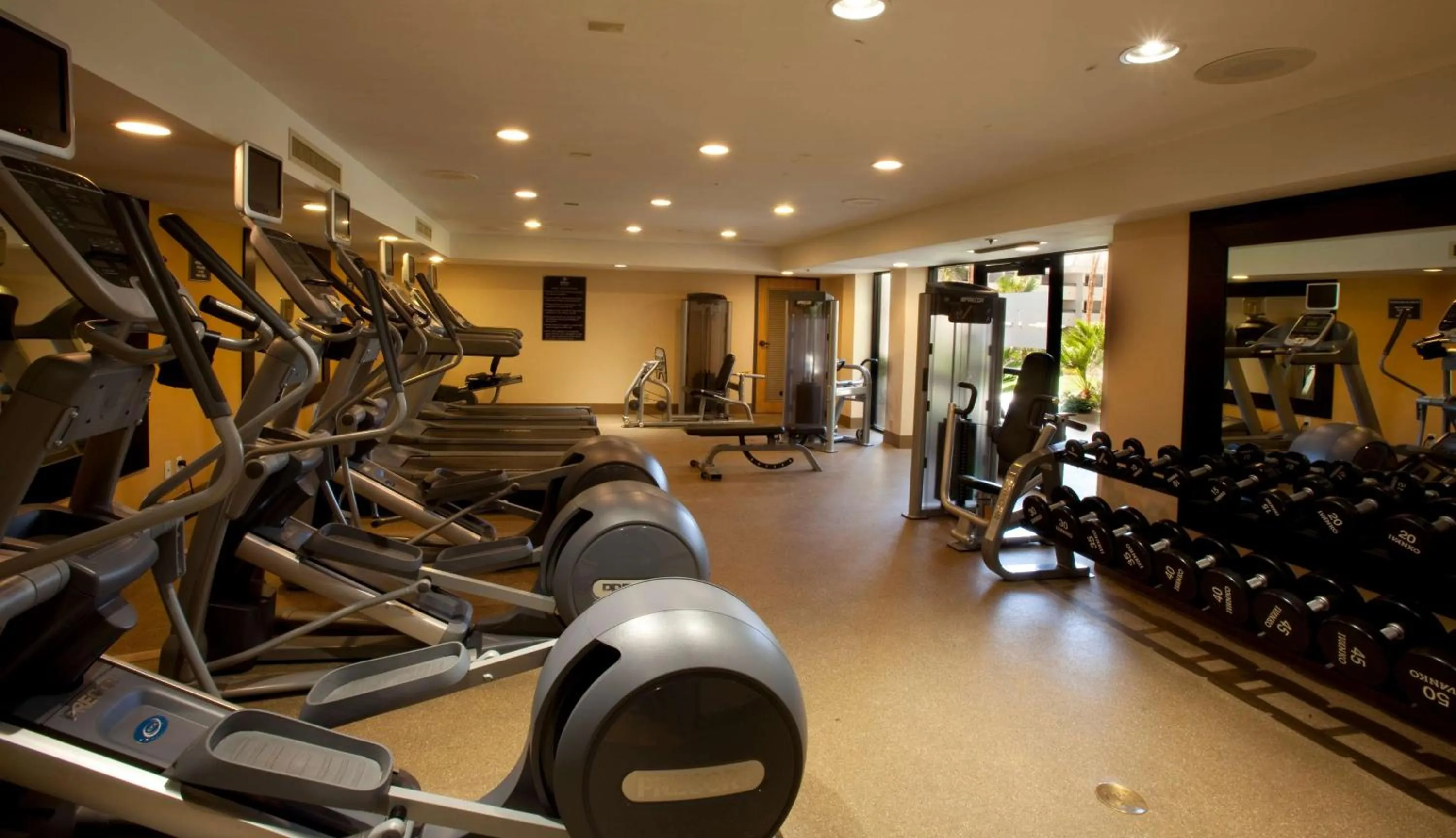 Fitness centre/facilities in Hilton Palm Springs