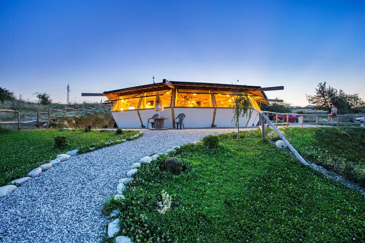 Restaurant/places to eat in Debeli Dab