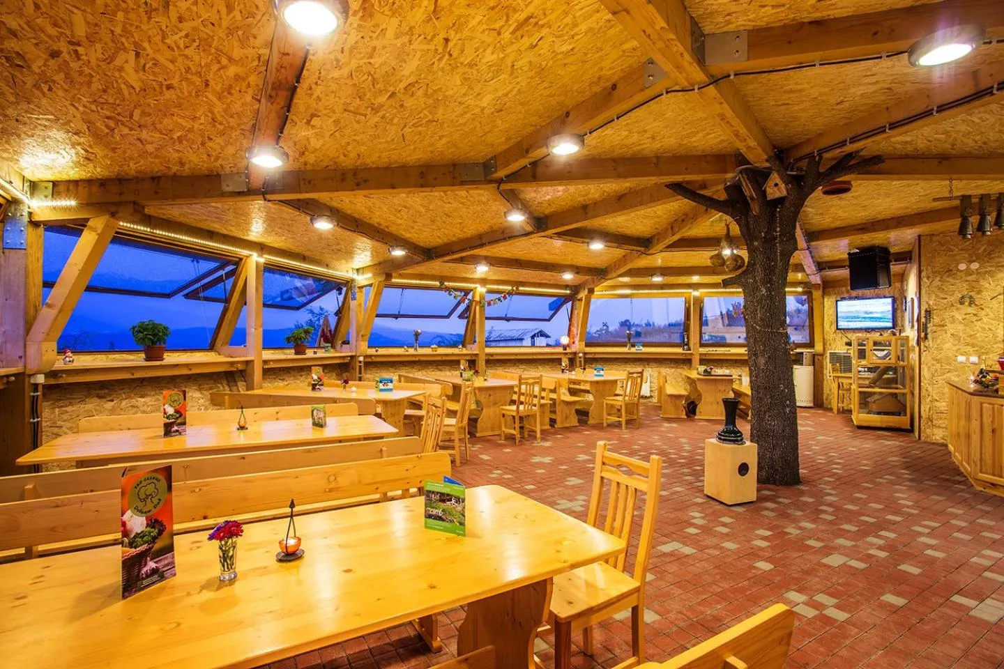 Restaurant/places to eat in Debeli Dab