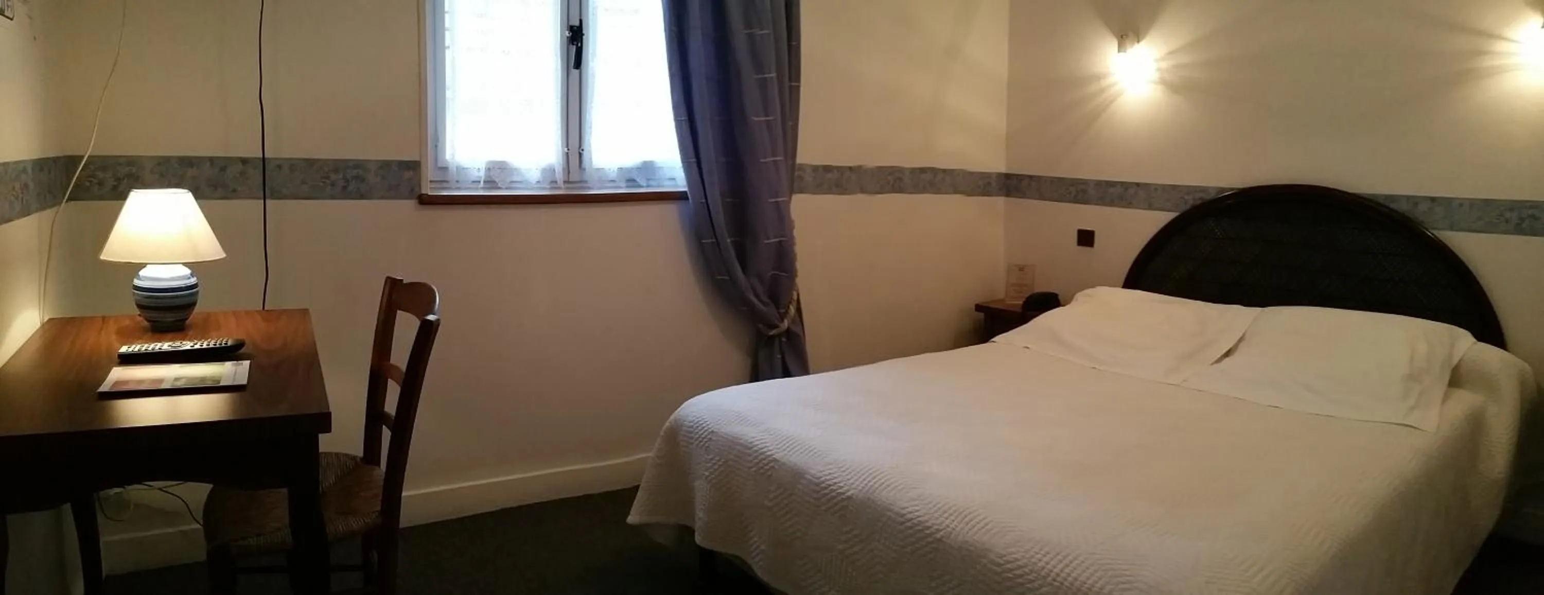 Day, Bed in Hotel A Notre Dame