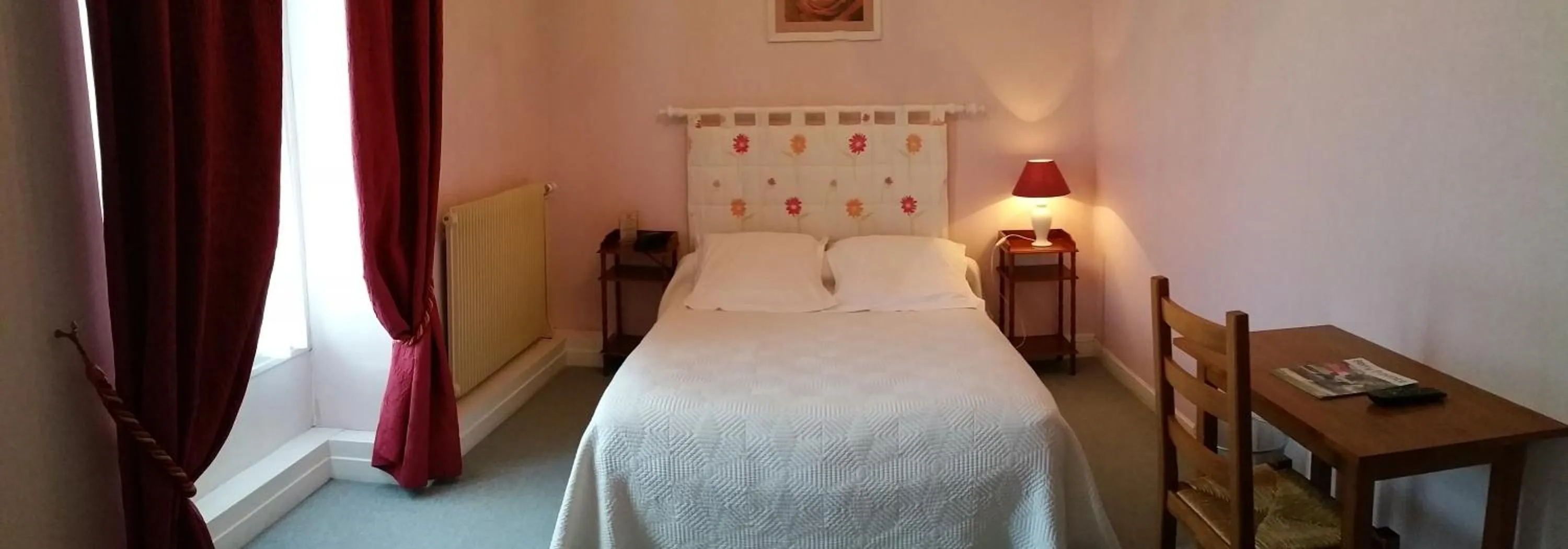 Day, Bed in Hotel A Notre Dame