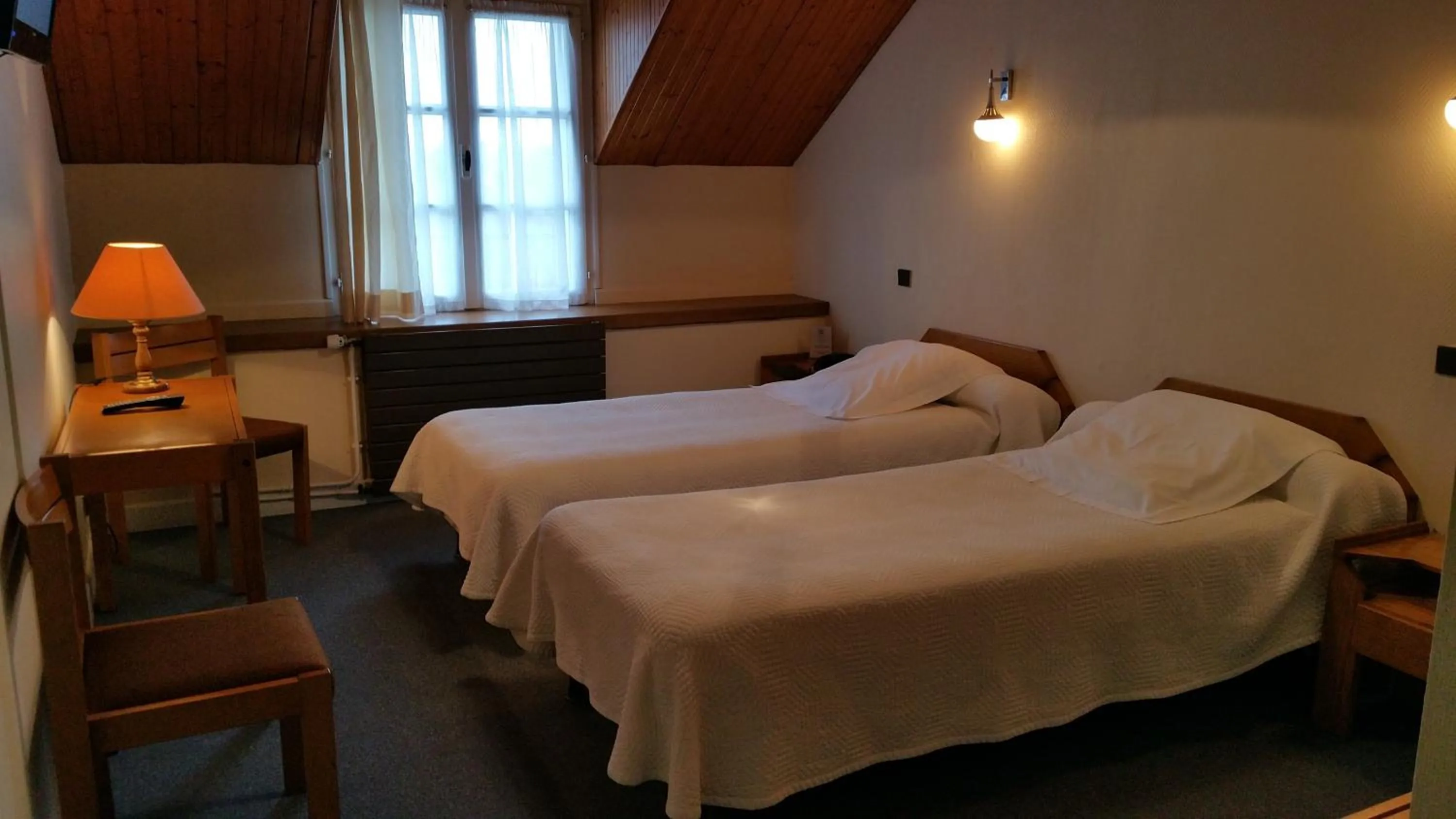 Day, Bed in Hotel A Notre Dame