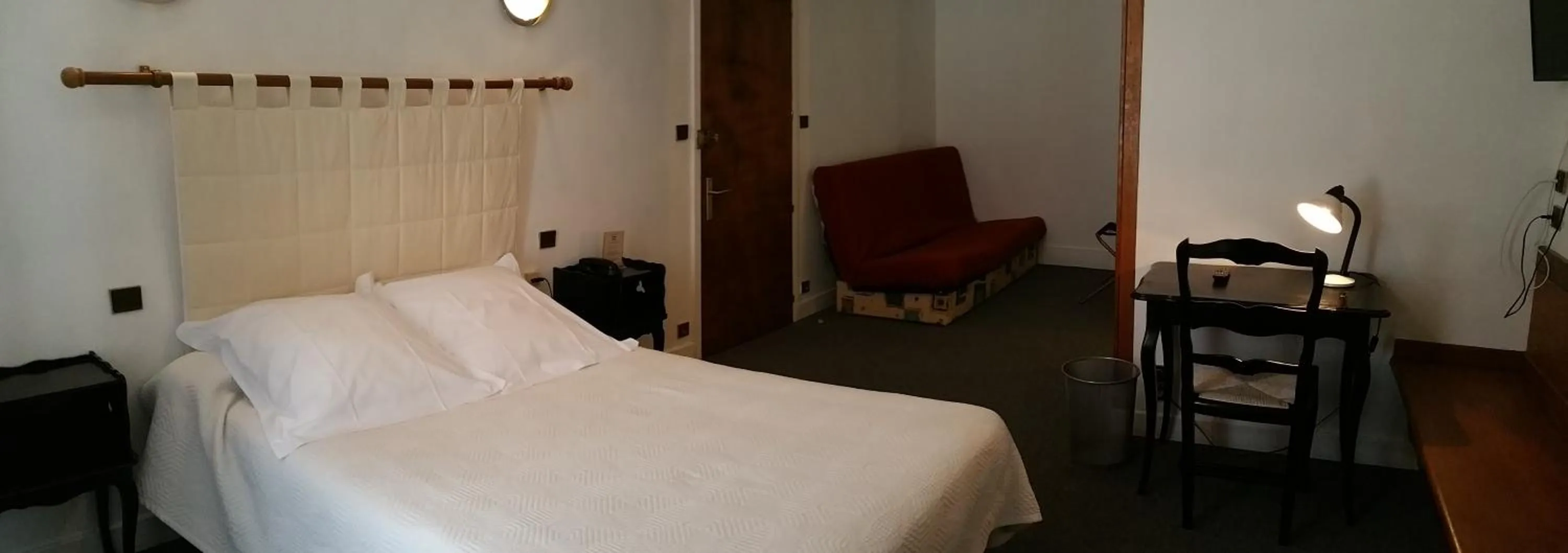 Photo of the whole room, Bed in Hotel A Notre Dame