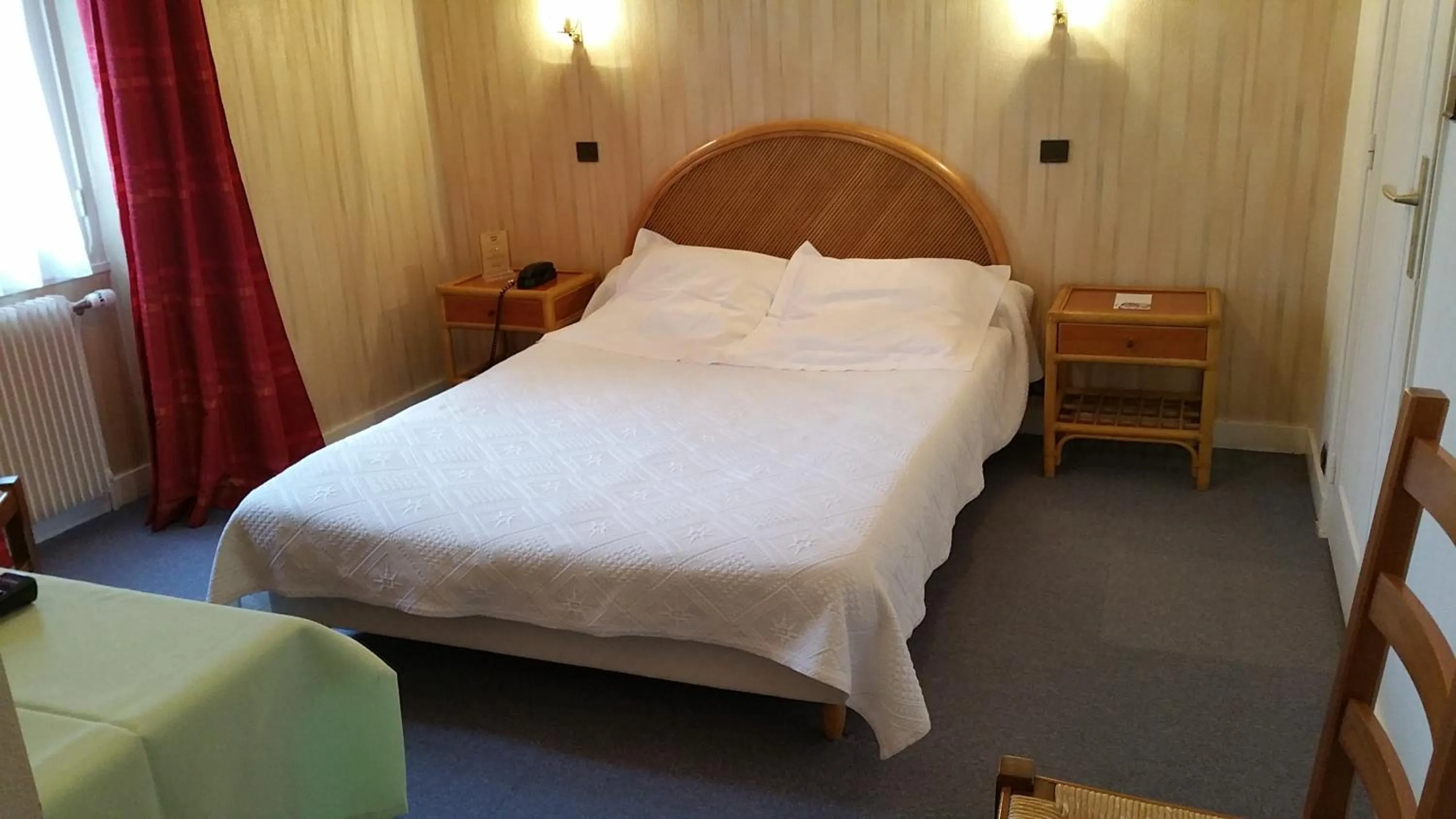 Day, Bed in Hotel A Notre Dame