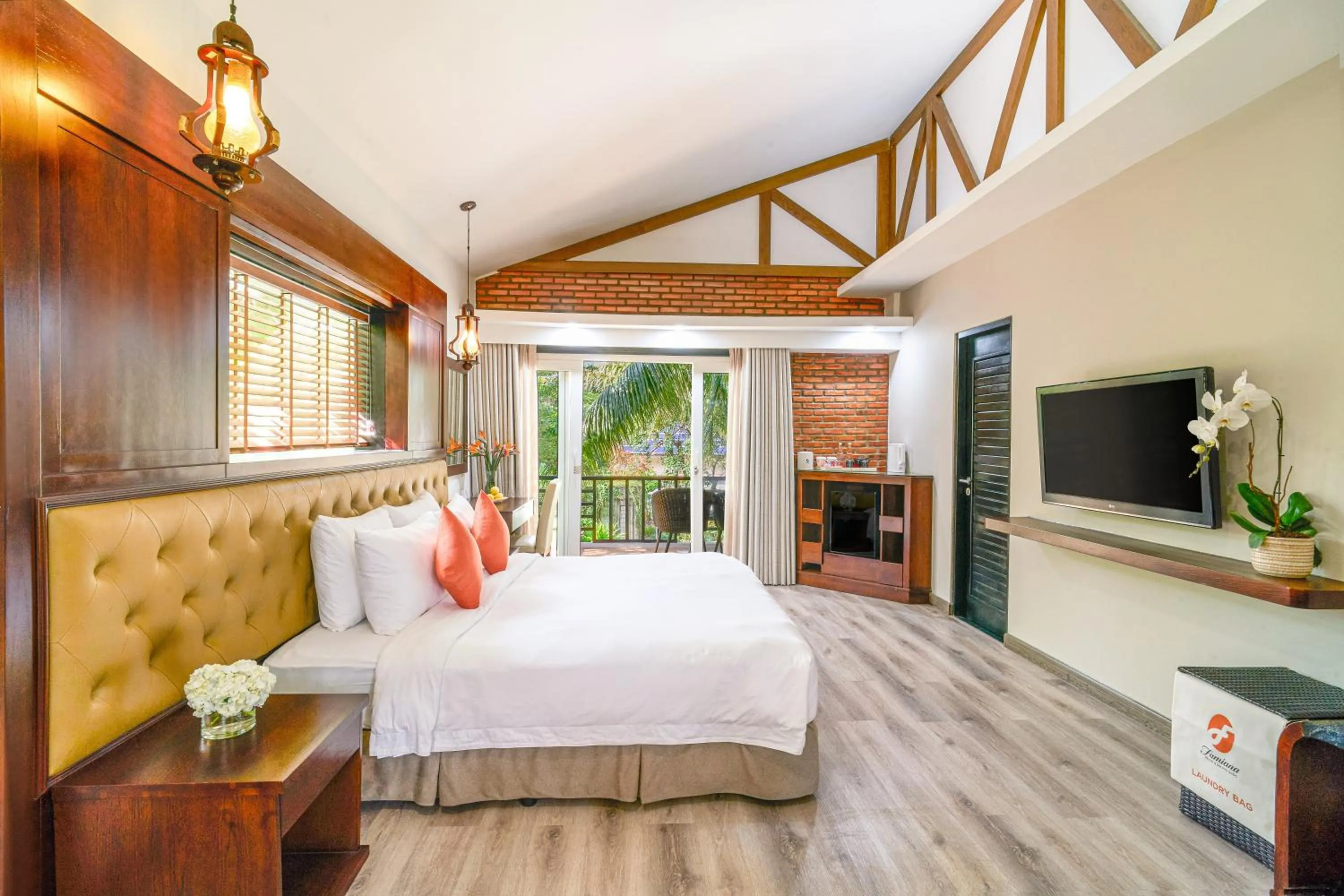 Bed in Famiana Resort & Spa - Breakfast is served as Brunch 6AM30 to 1PM