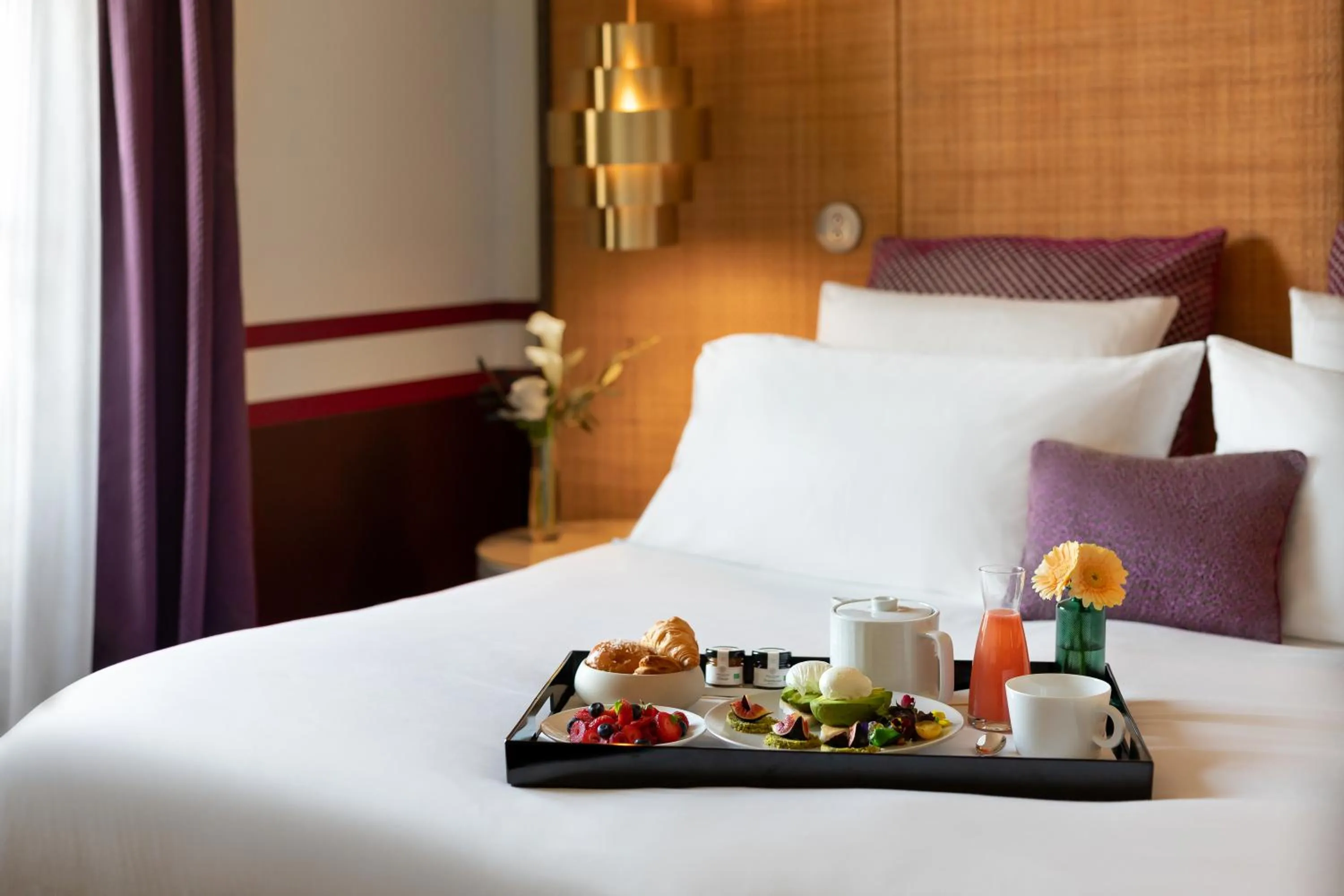 Breakfast, Bed in Hôtel de Paris Saint-Tropez