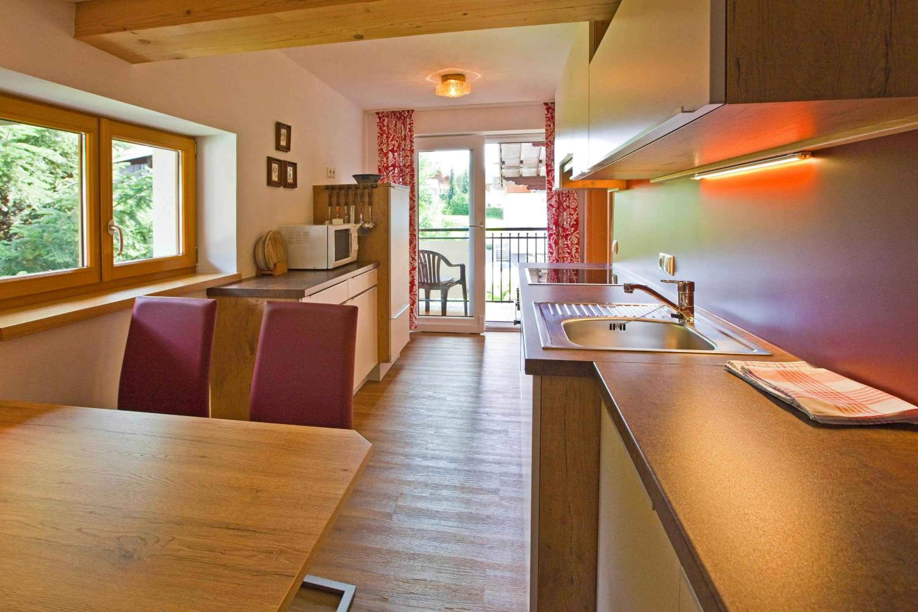 Kitchen or kitchenette in Hotel Garni Tannenhof