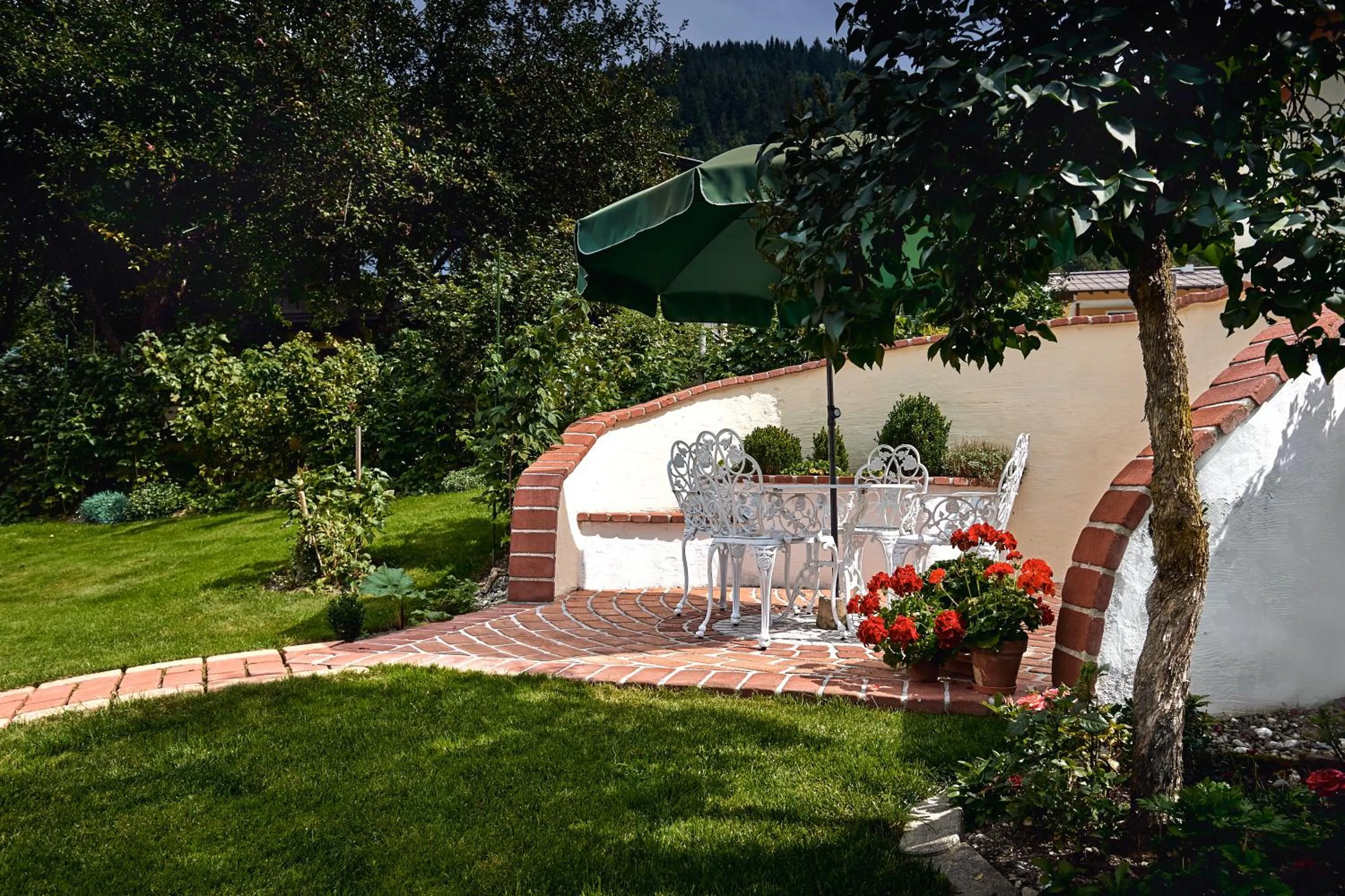 Garden in Hotel Garni Tannenhof