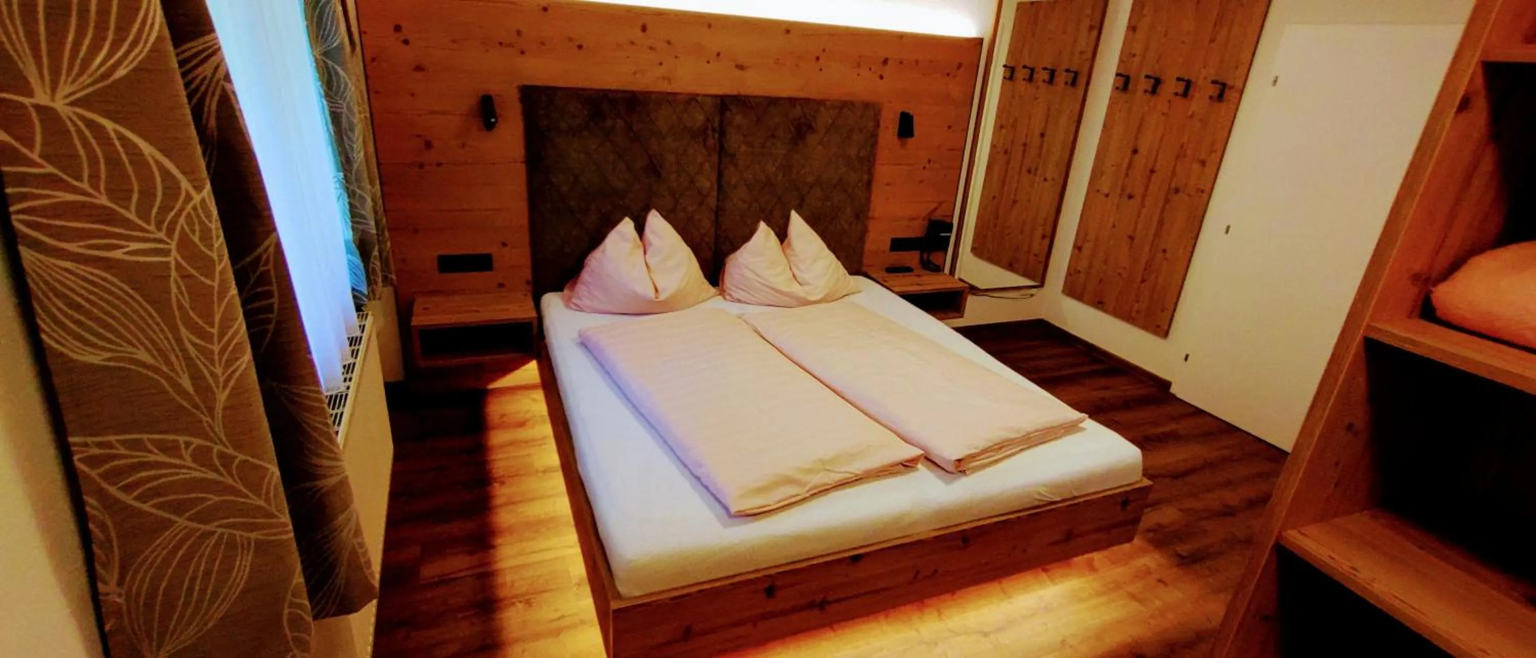 Bed in Hotel Garni Tannenhof