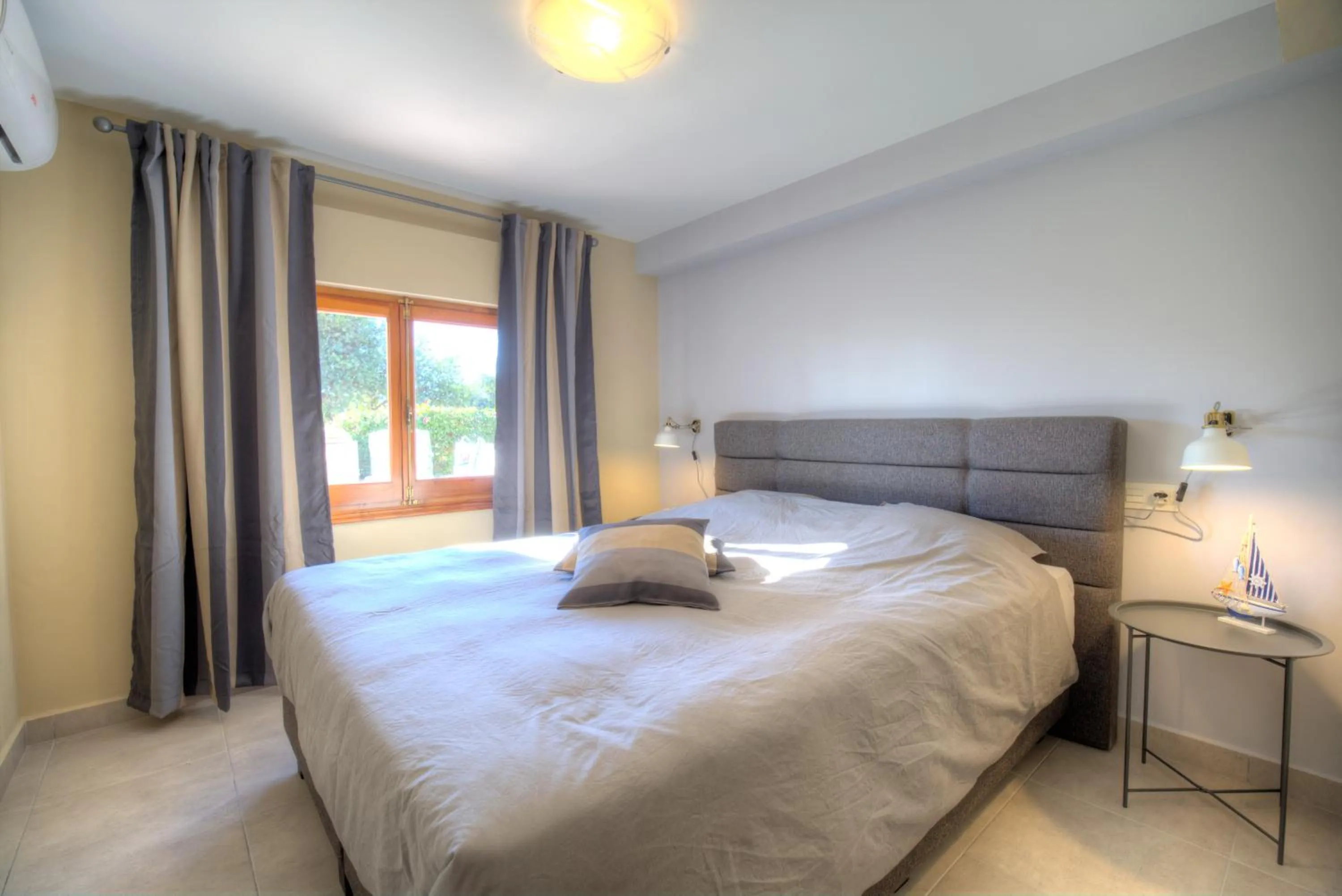 Photo of the whole room, Bed in Casa Almendros