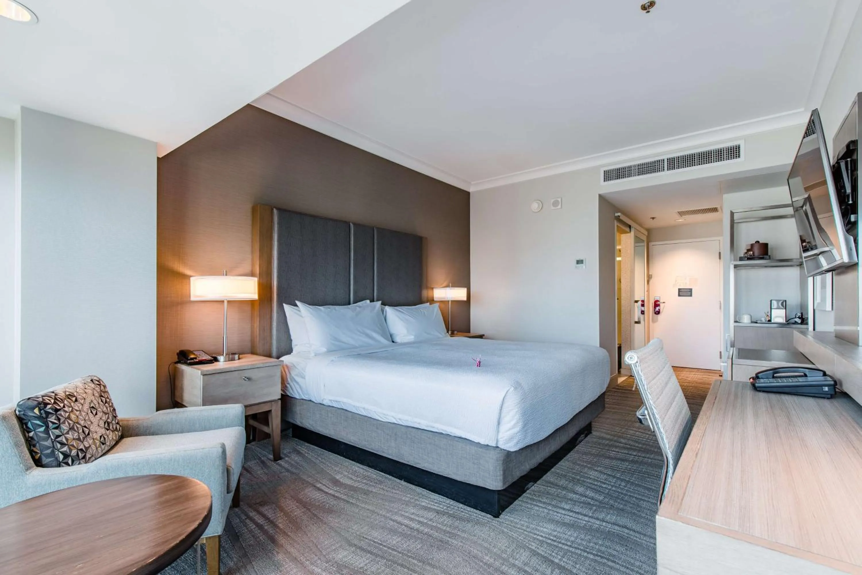 Bedroom, Bed in Coast Seattle Downtown Hotel by APA
