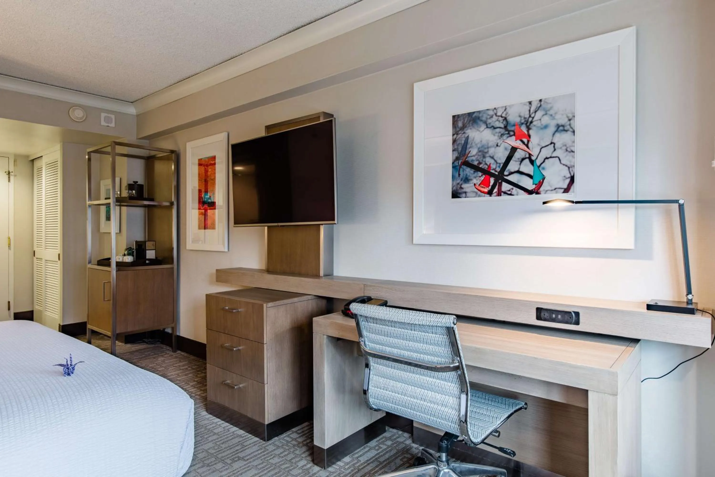 Bedroom in Coast Seattle Downtown Hotel by APA