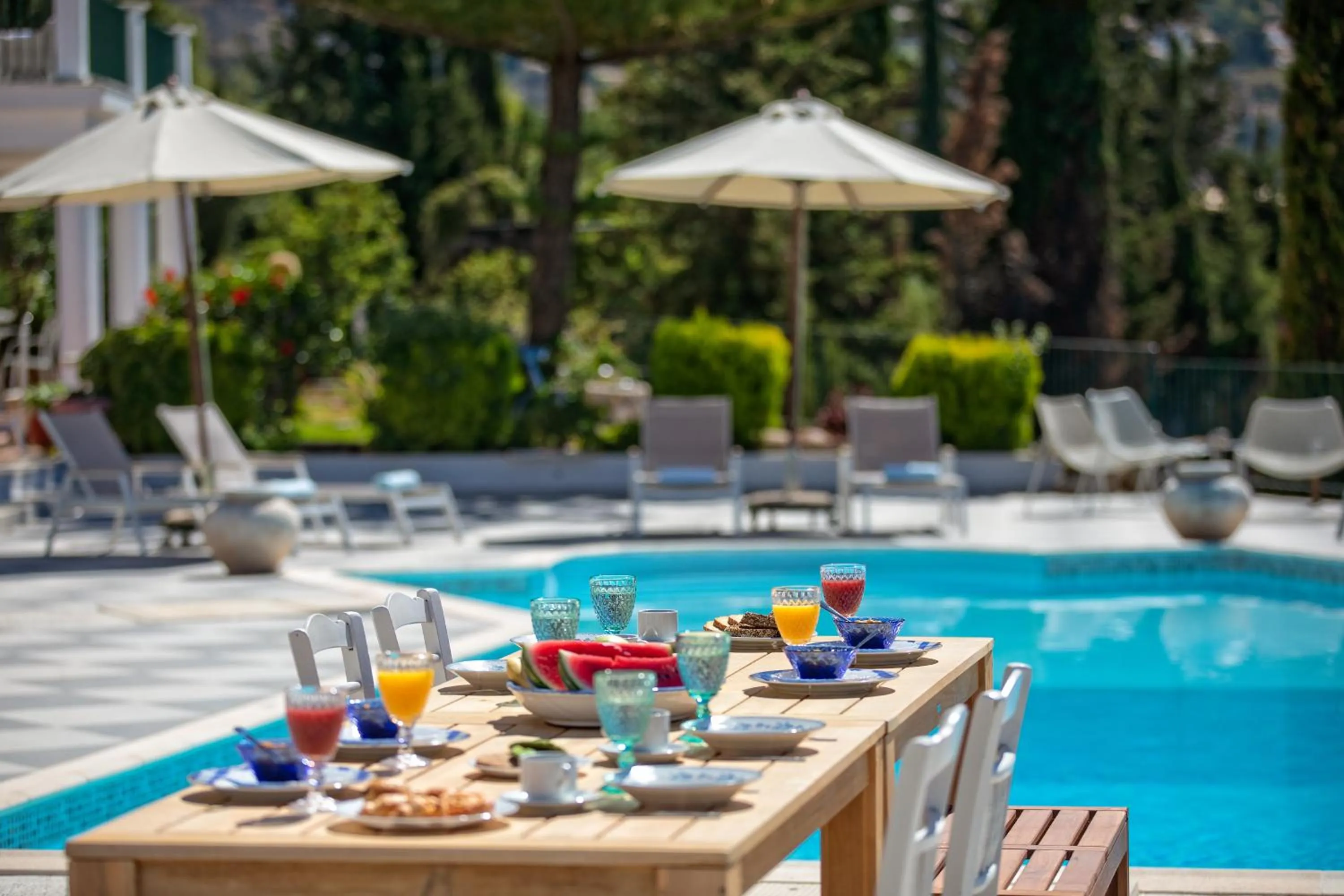 Food and drinks in Garbis Villas & Apartments