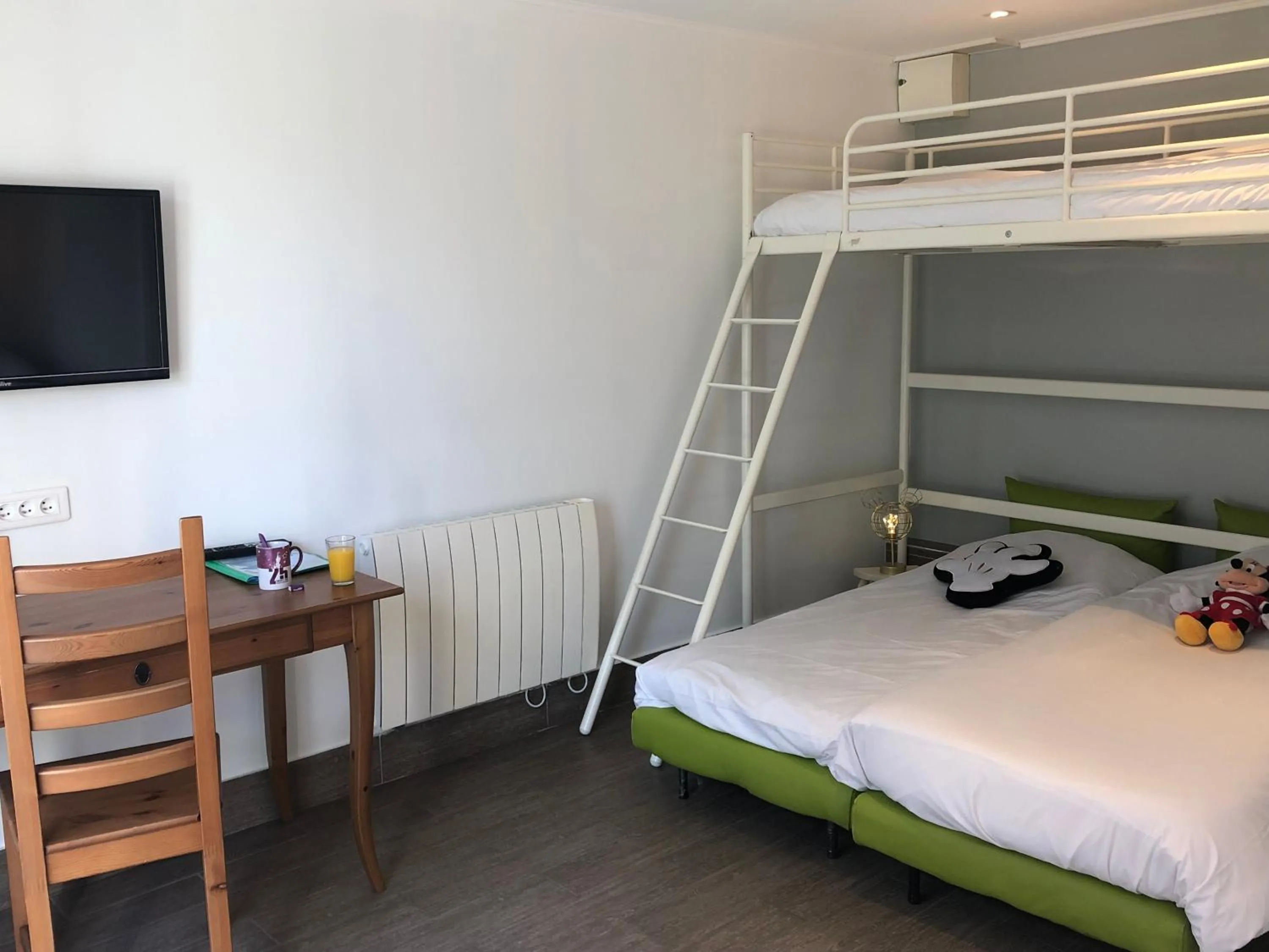 bunk bed, Bed in Chambres d'Hôtes Poirier Bazin